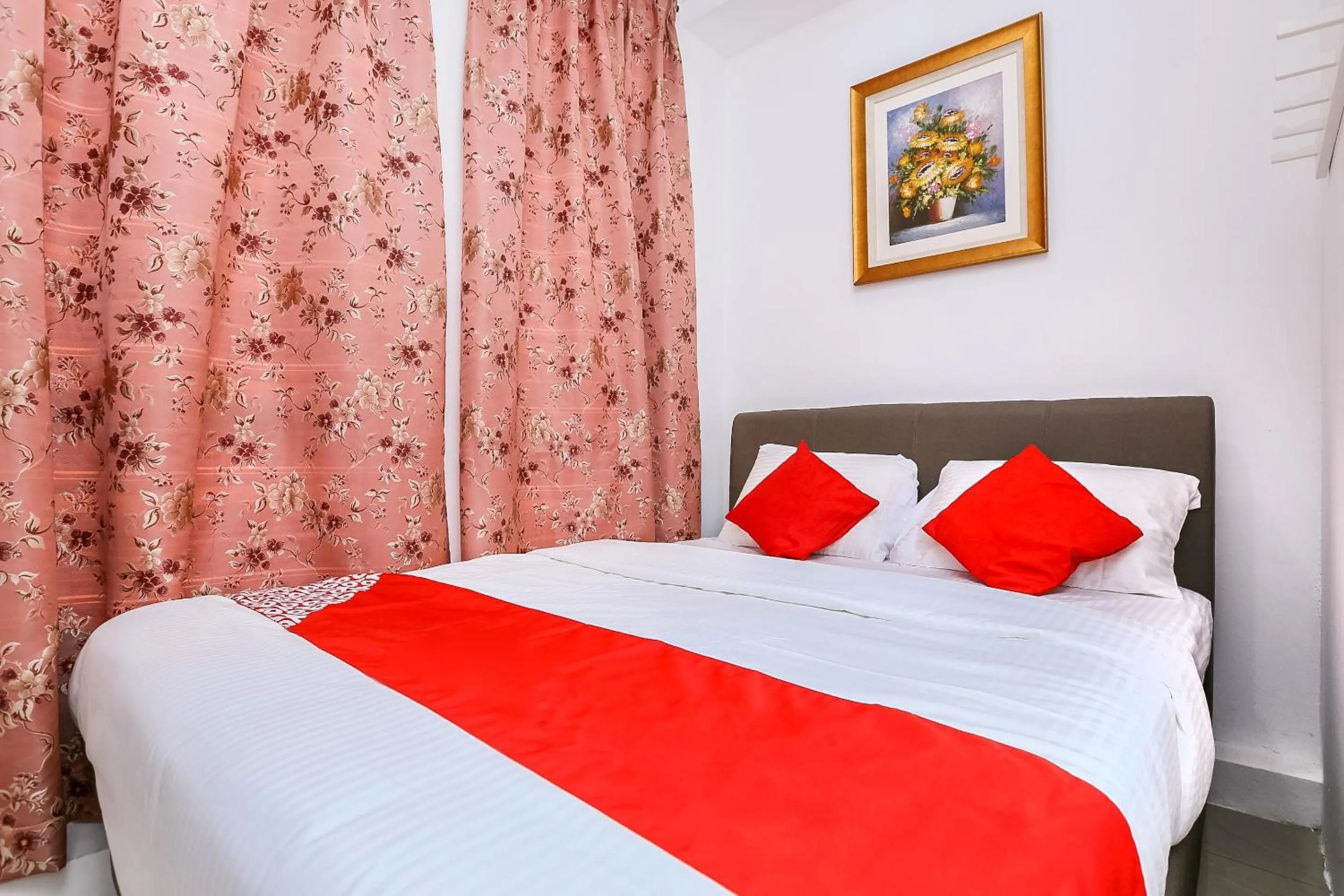 Bedroom, Bed in Hotel O Roselyn Inn