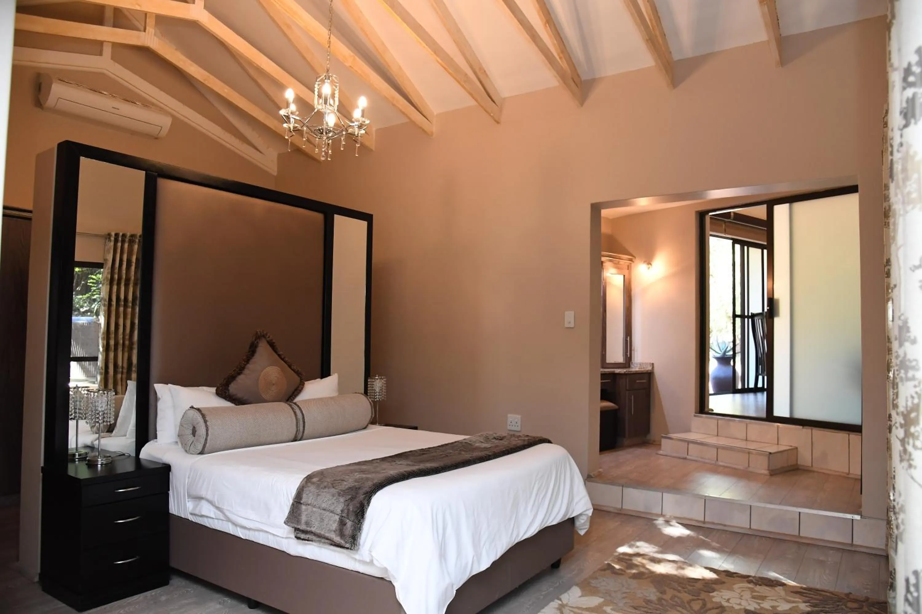  2 Sleeper Diamond Suite in ATKV Klein-Kariba