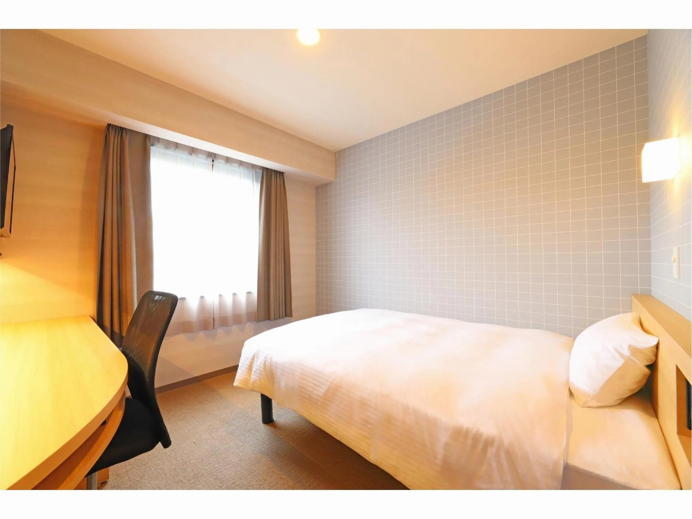 Photo of the whole room, Bed in Smile Hotel Shonan Fujisawa