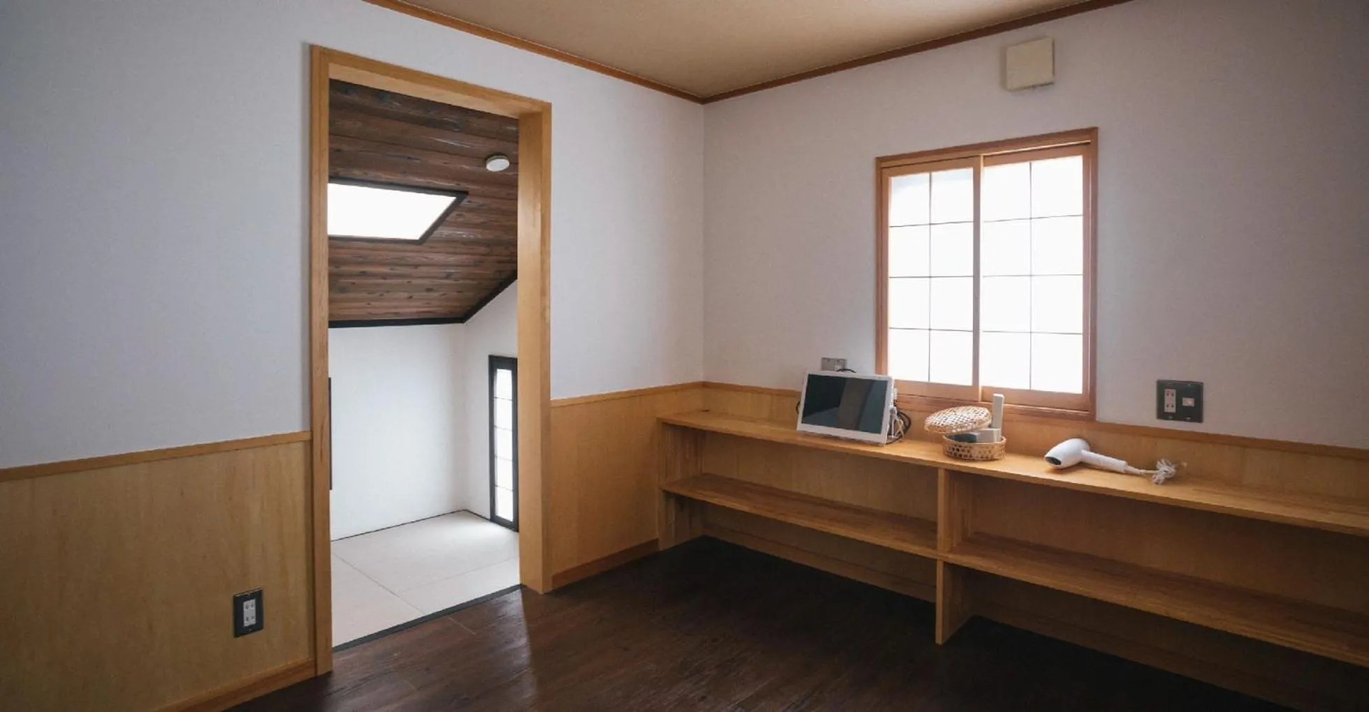 Living room, Bed in Miyajima Shiro