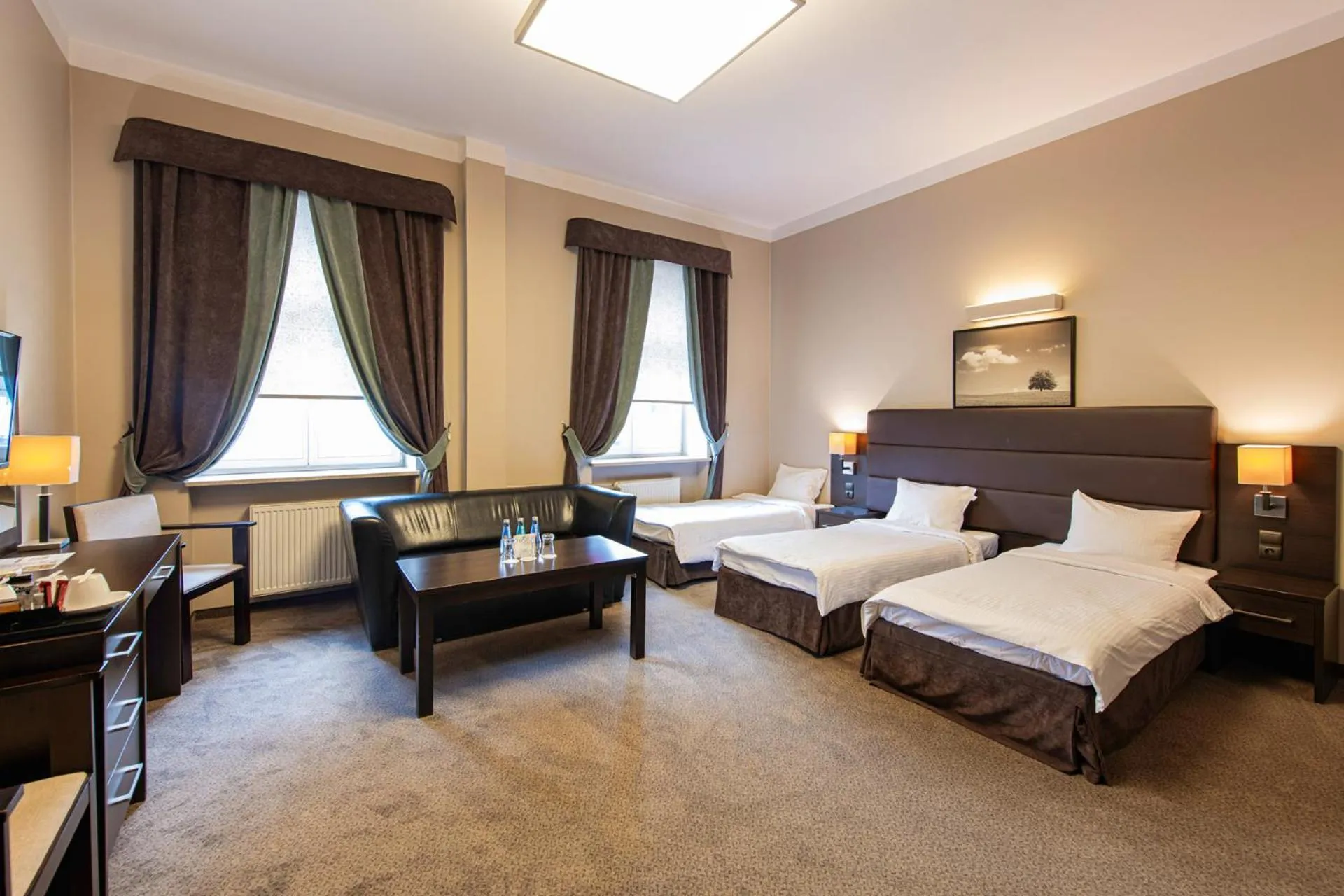 Living room, Bed in Hotel Ilan