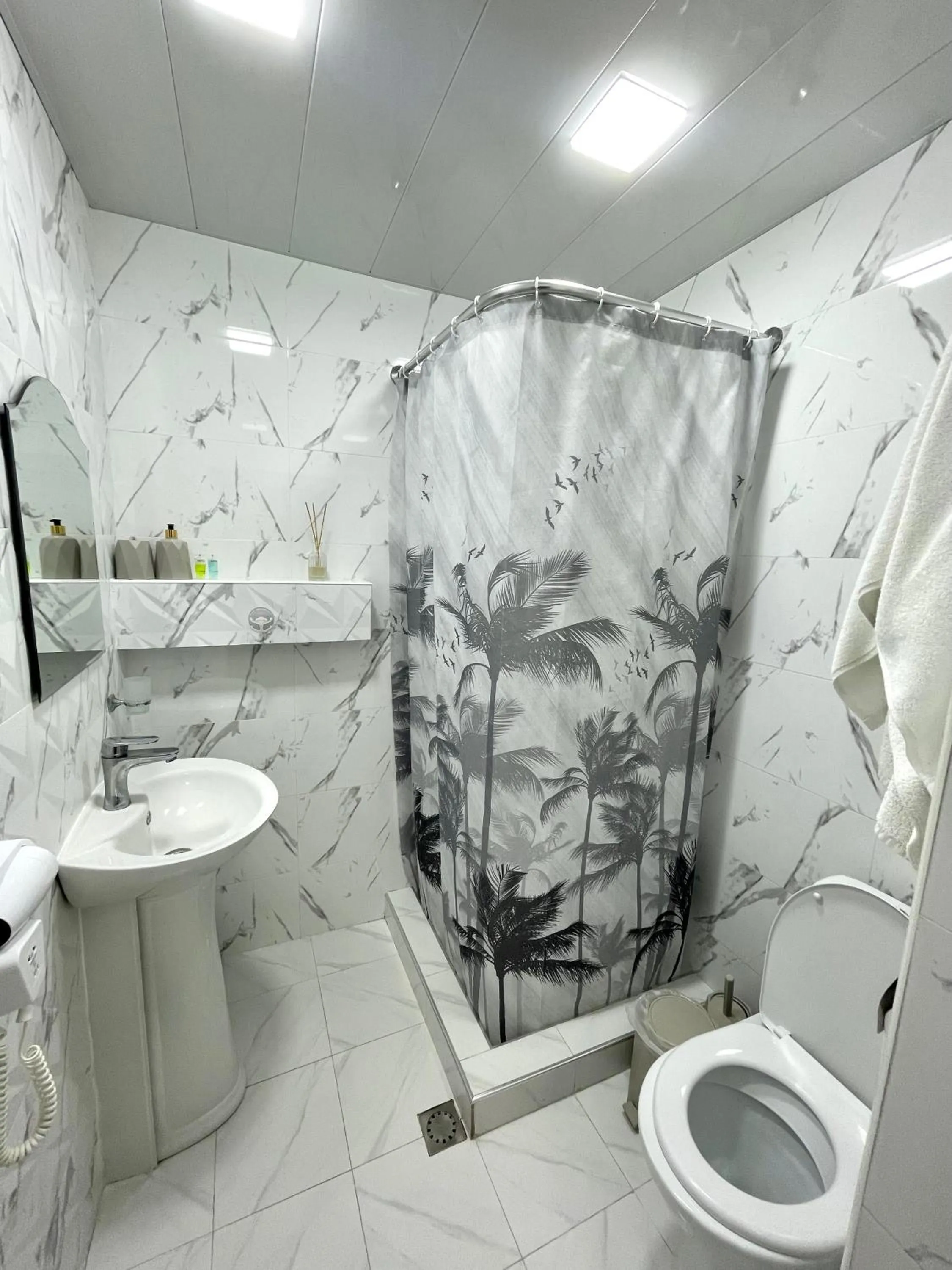 Shower in Santorini Hotel & Hostel