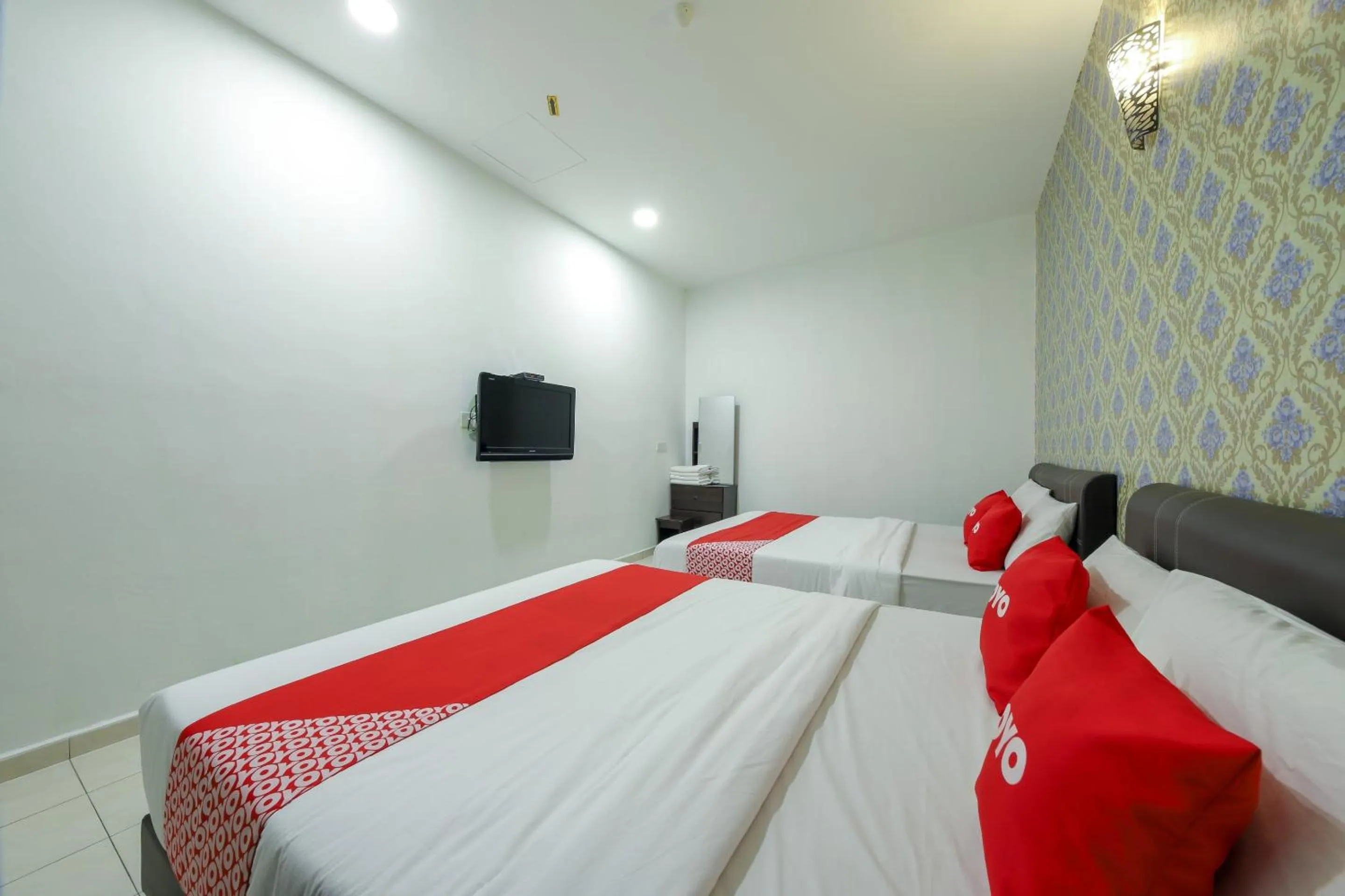 Bedroom, Bed in OYO 89497 Dream Nur Hotel