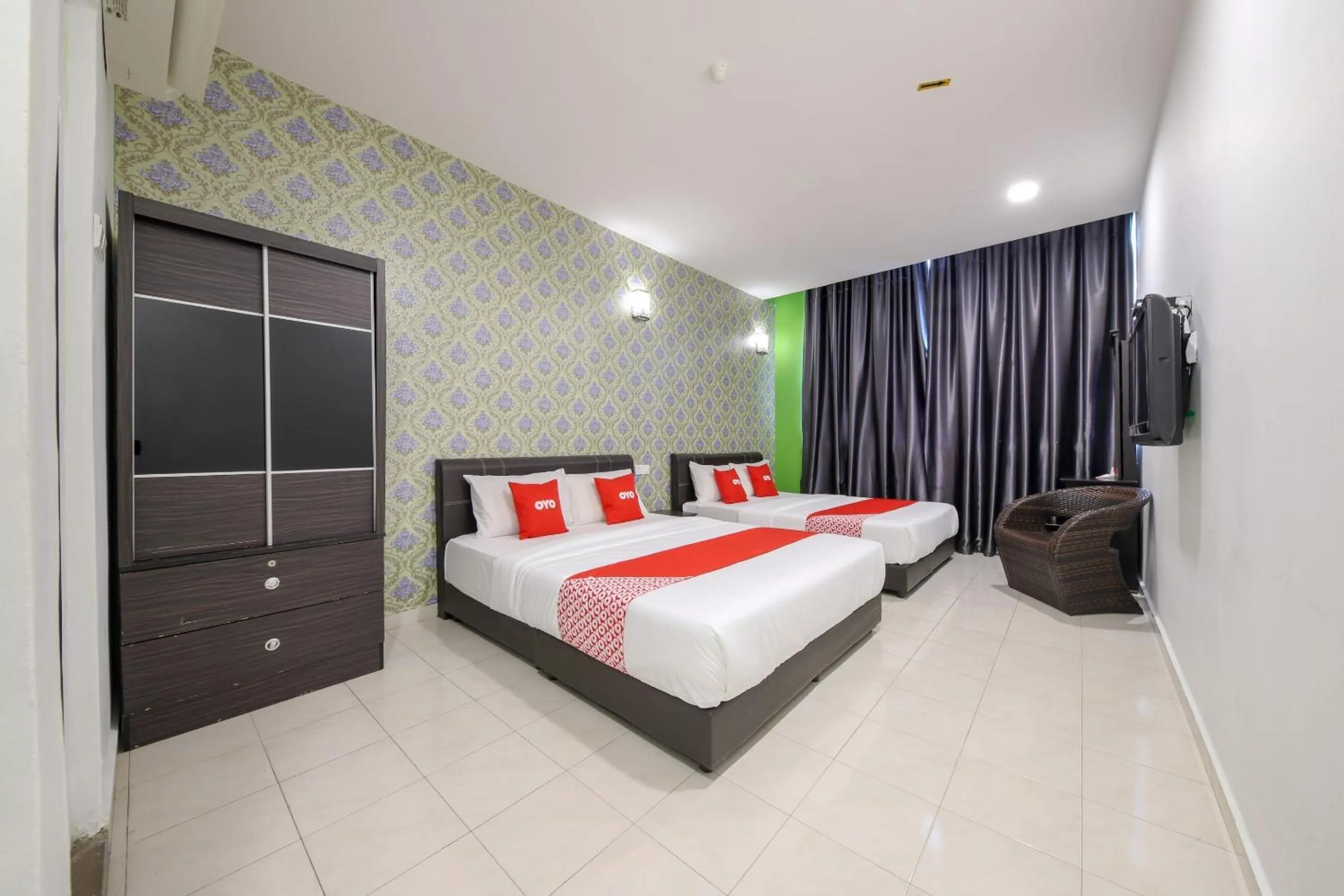 Bedroom, Bed in OYO 89497 Dream Nur Hotel