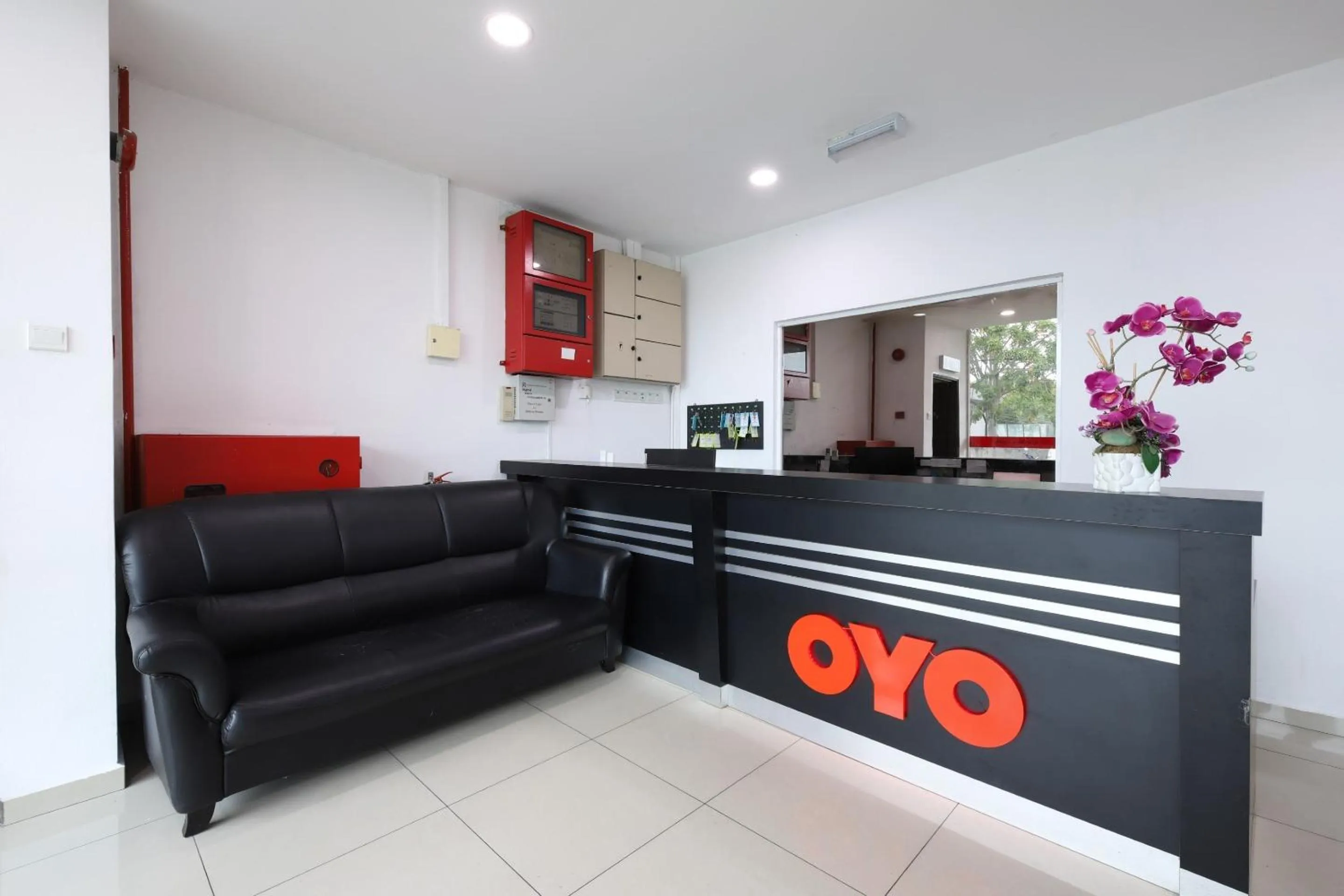 Lobby or reception in OYO 89497 Dream Nur Hotel