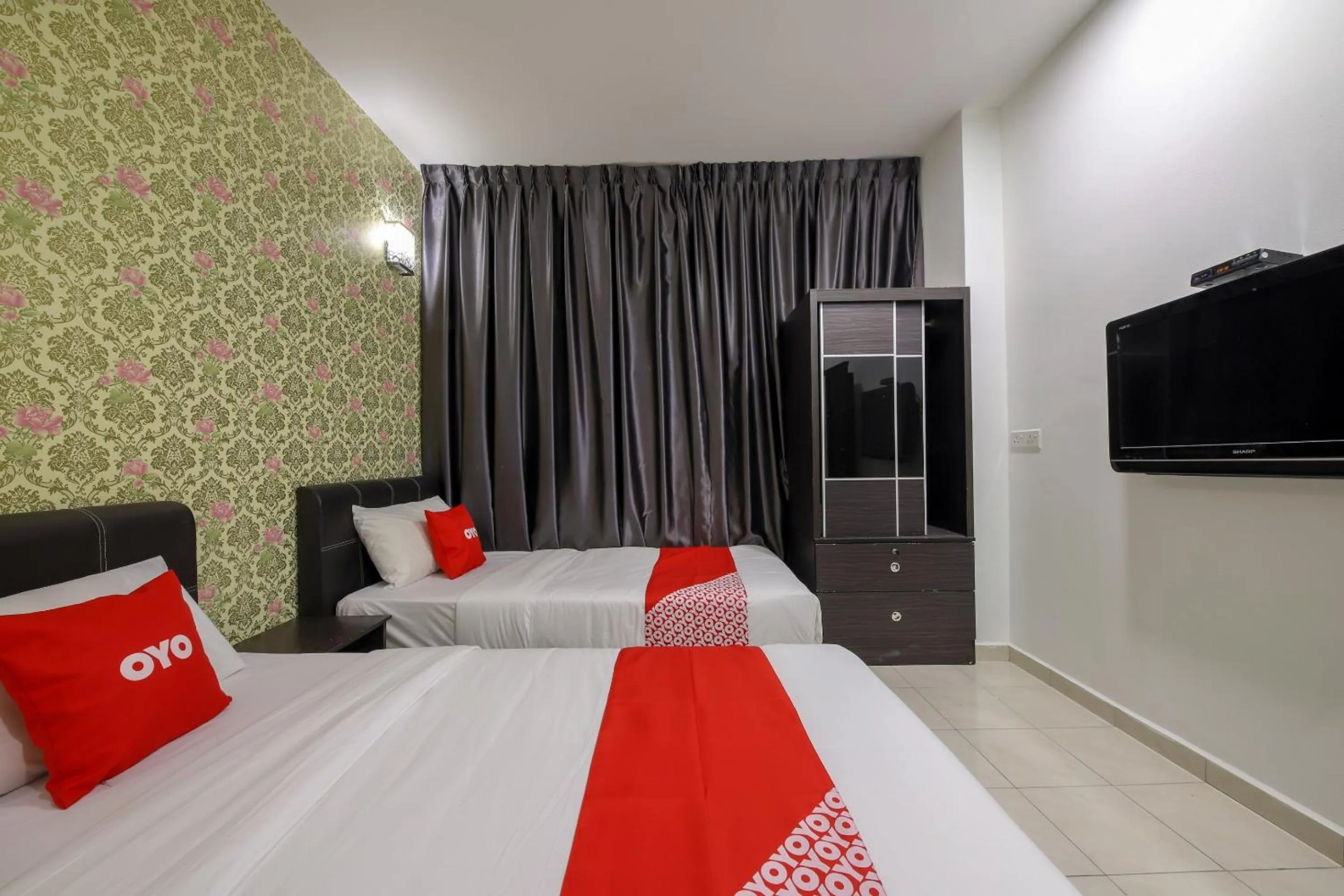 Bedroom, Bed in OYO 89497 Dream Nur Hotel