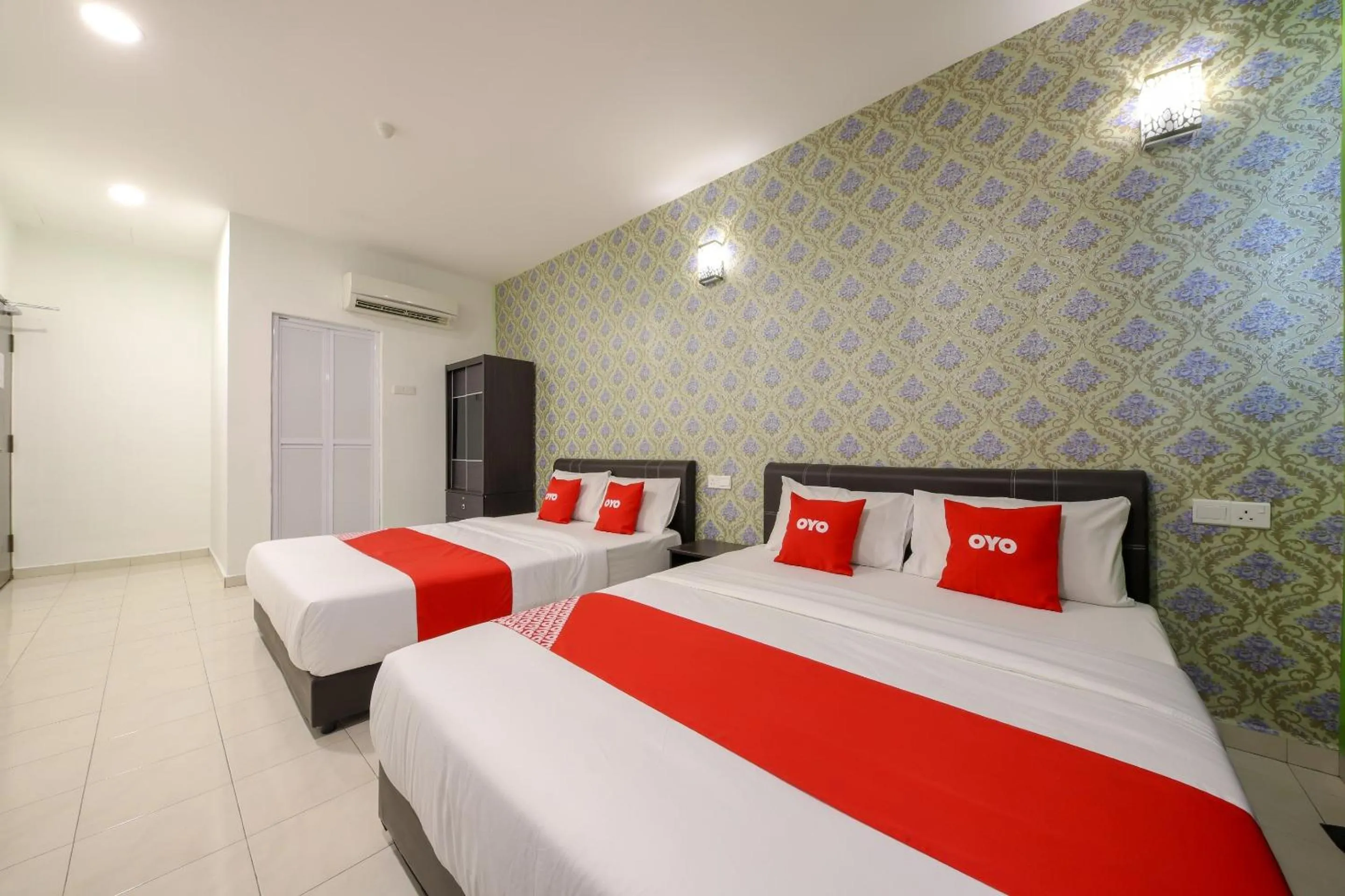 Bedroom, Bed in OYO 89497 Dream Nur Hotel