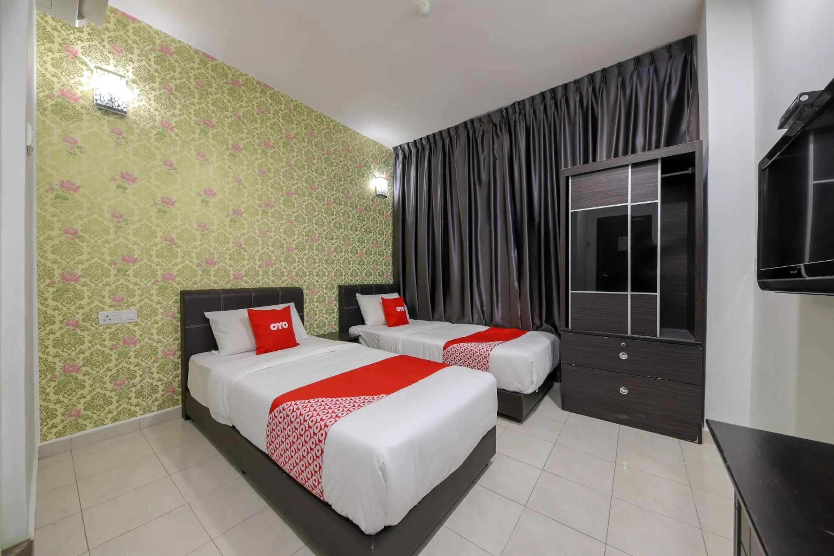 Bedroom, Bed in OYO 89497 Dream Nur Hotel