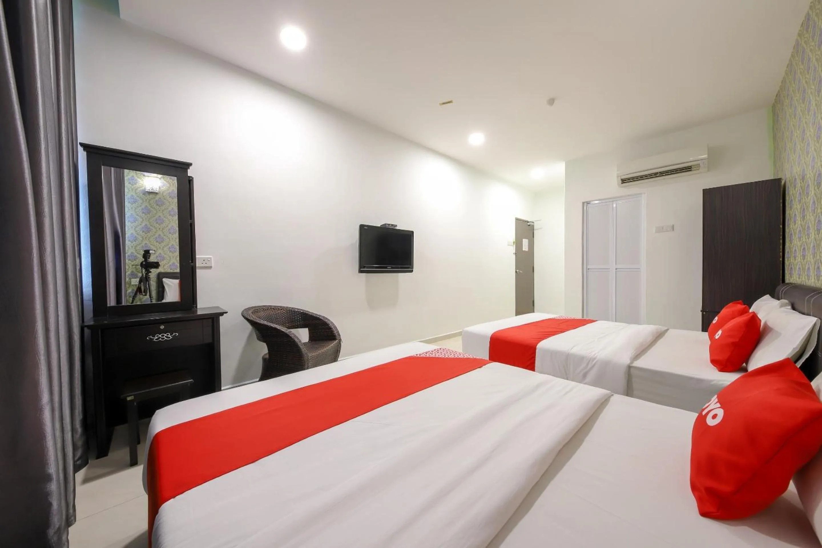 Bedroom, Bed in OYO 89497 Dream Nur Hotel