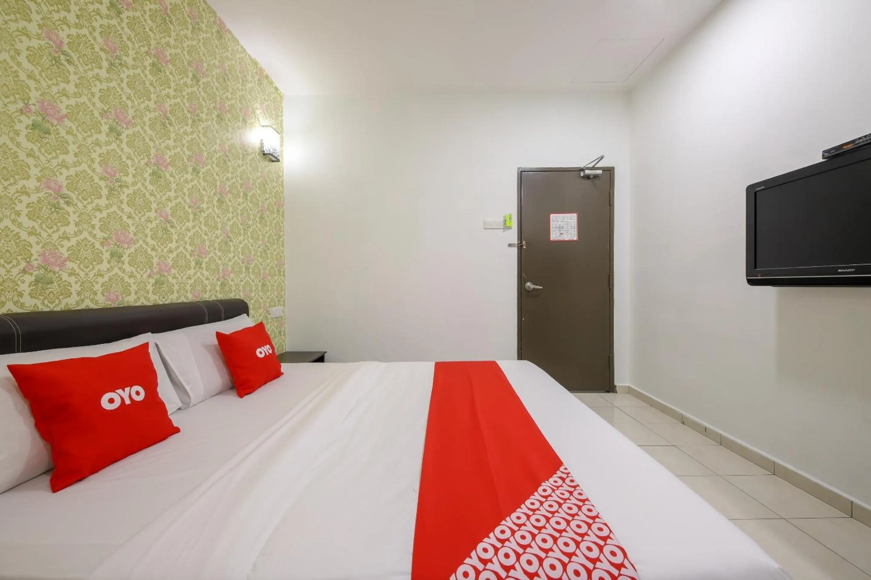 Bedroom, Bed in OYO 89497 Dream Nur Hotel