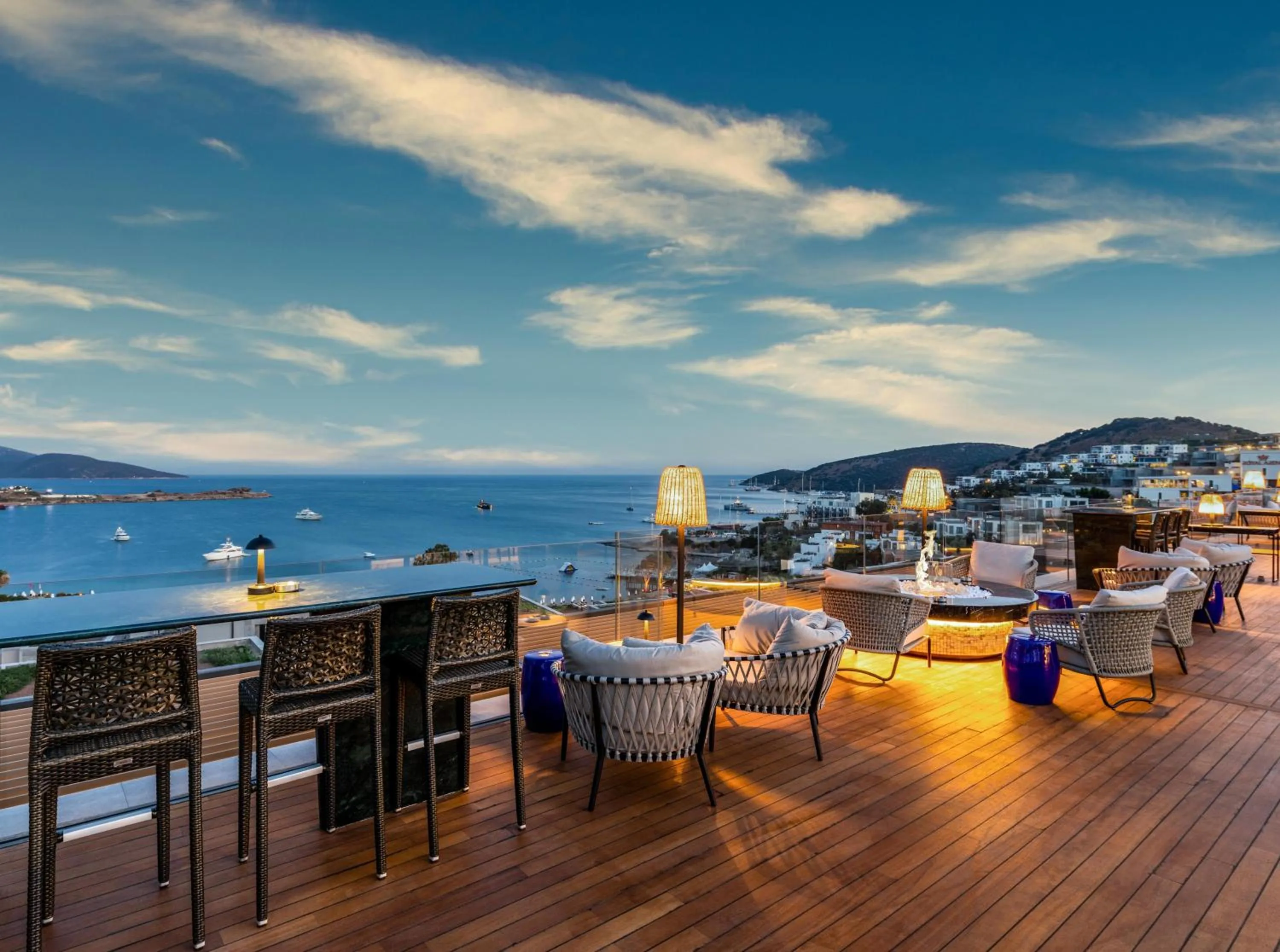 Lounge or bar in Kaya Palazzo Resort & Residences Le Chic Bodrum