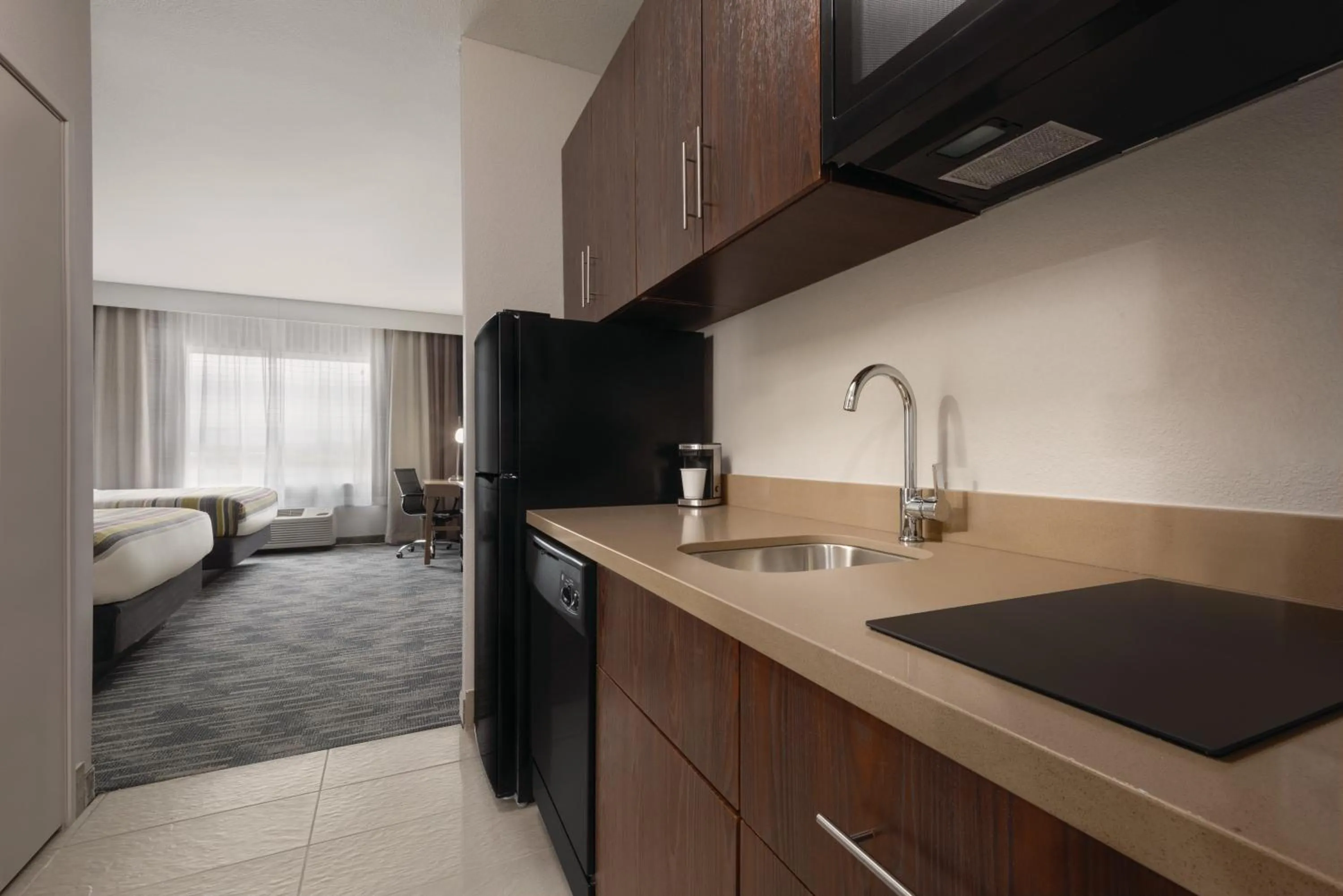 Kitchen or kitchenette, Bed in Country Inn & Suites by Radisson, Oklahoma City - Bricktown, OK