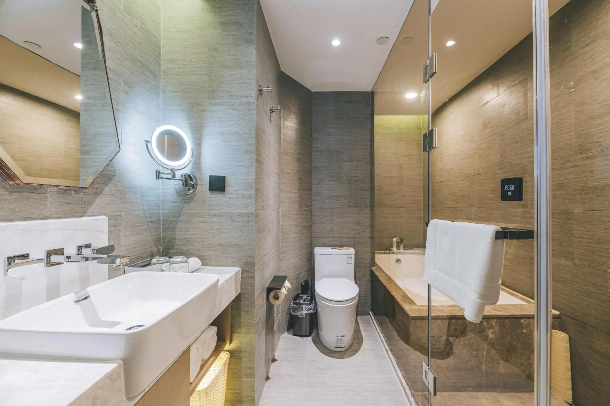 Atour Hotel Huzhou Dongwu