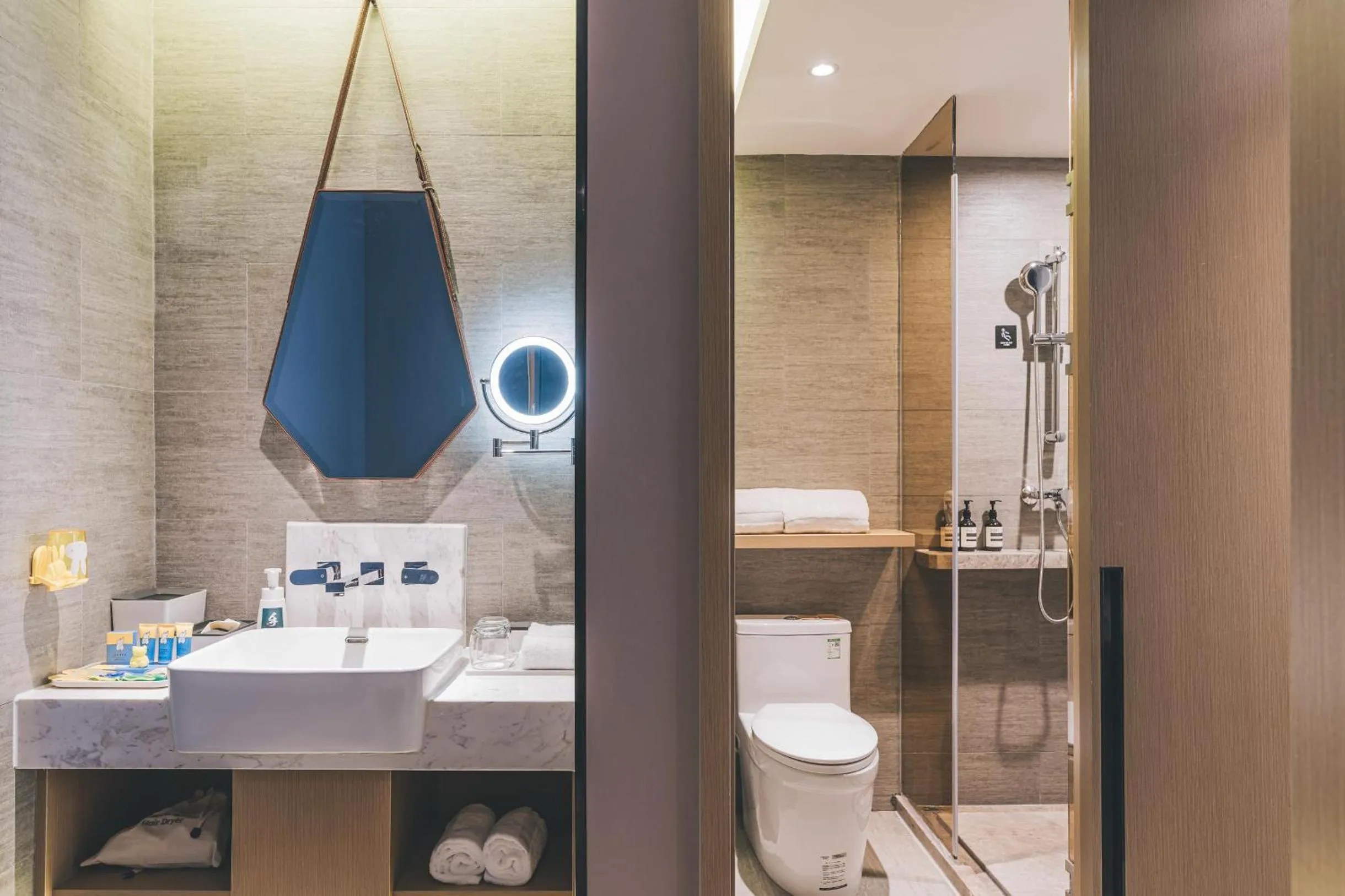 Atour Hotel Huzhou Dongwu