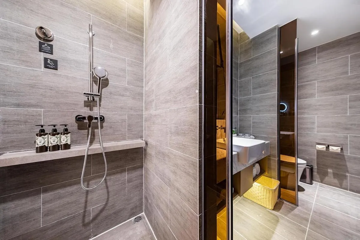 Shower in Atour Hotel Shunde Midea Yueran Plaza Foshan