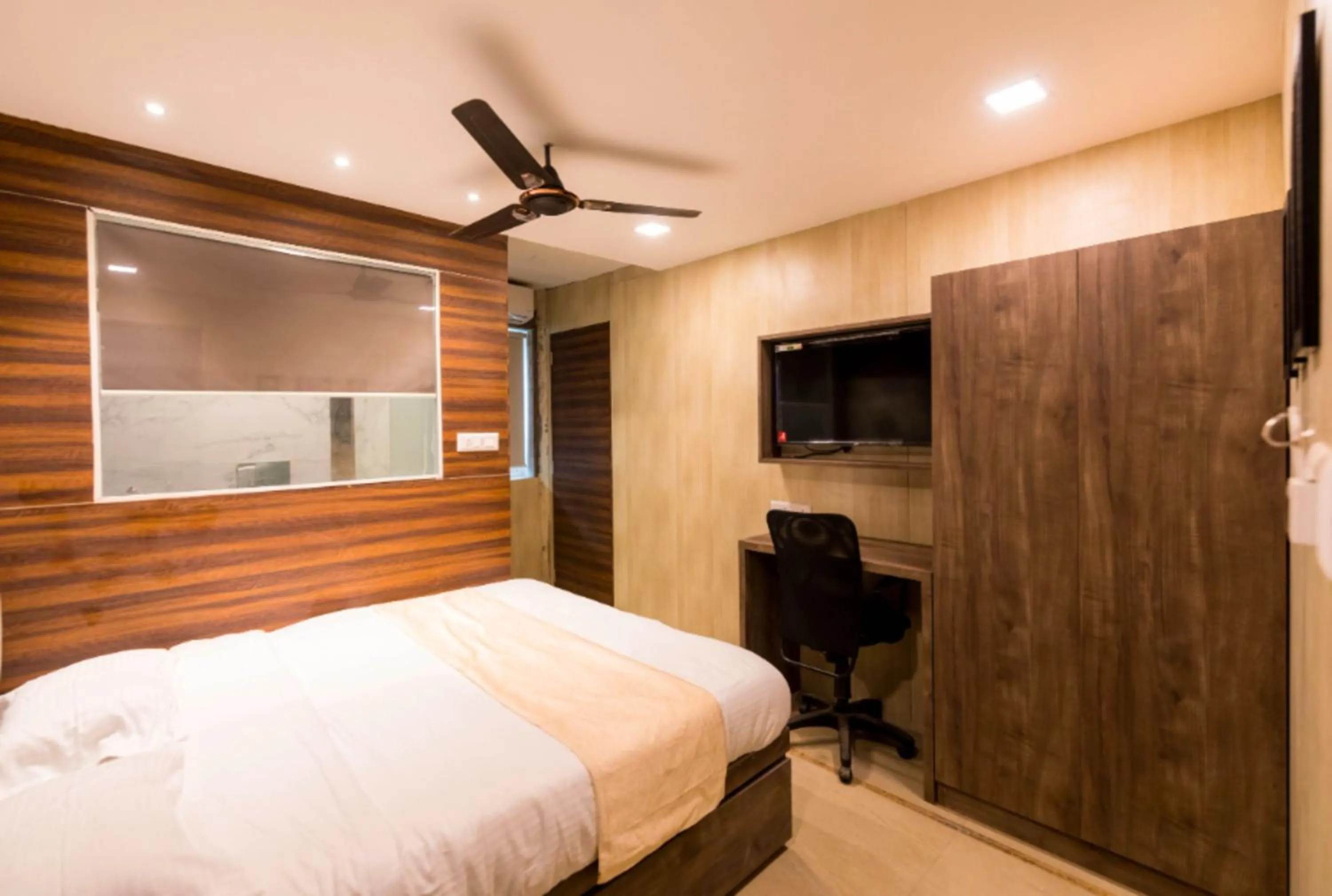 Bed in Hotel New Sky Palace Residency- Near International Airport Andheri East
