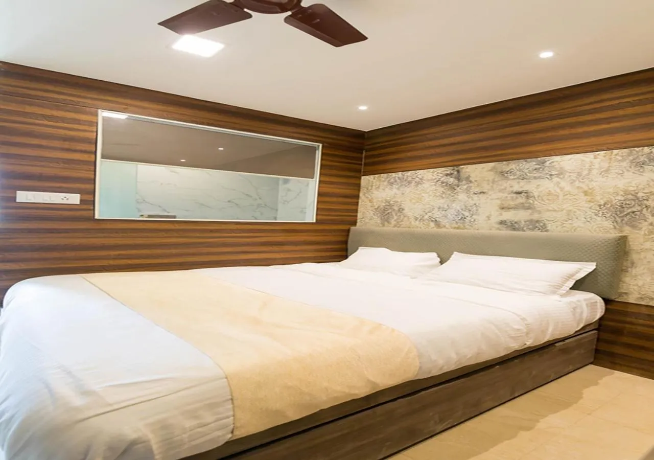 Bed in Hotel New Sky Palace Residency- Near International Airport Andheri East