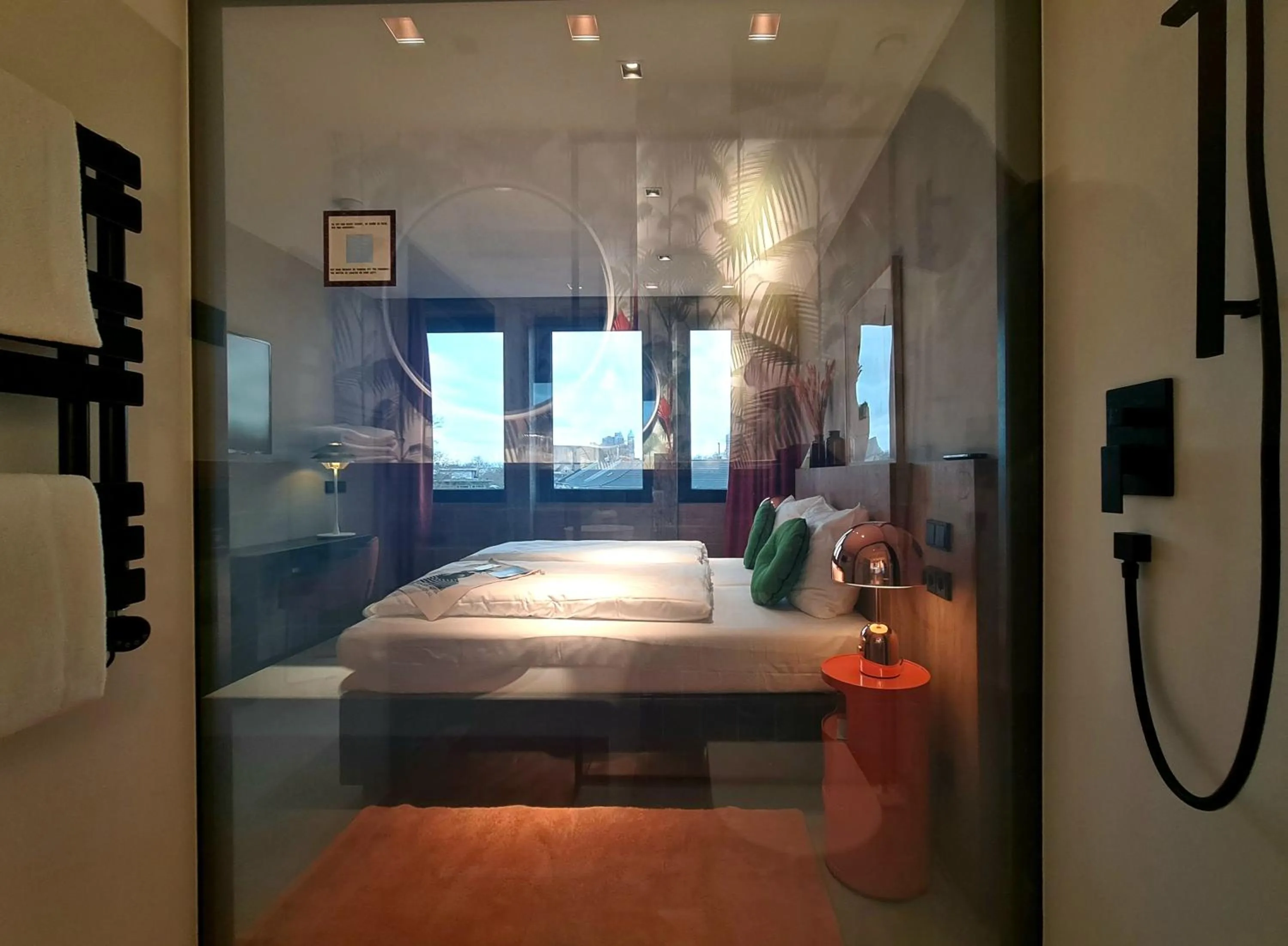 Shower, Bed in KONCEPT HOTEL International