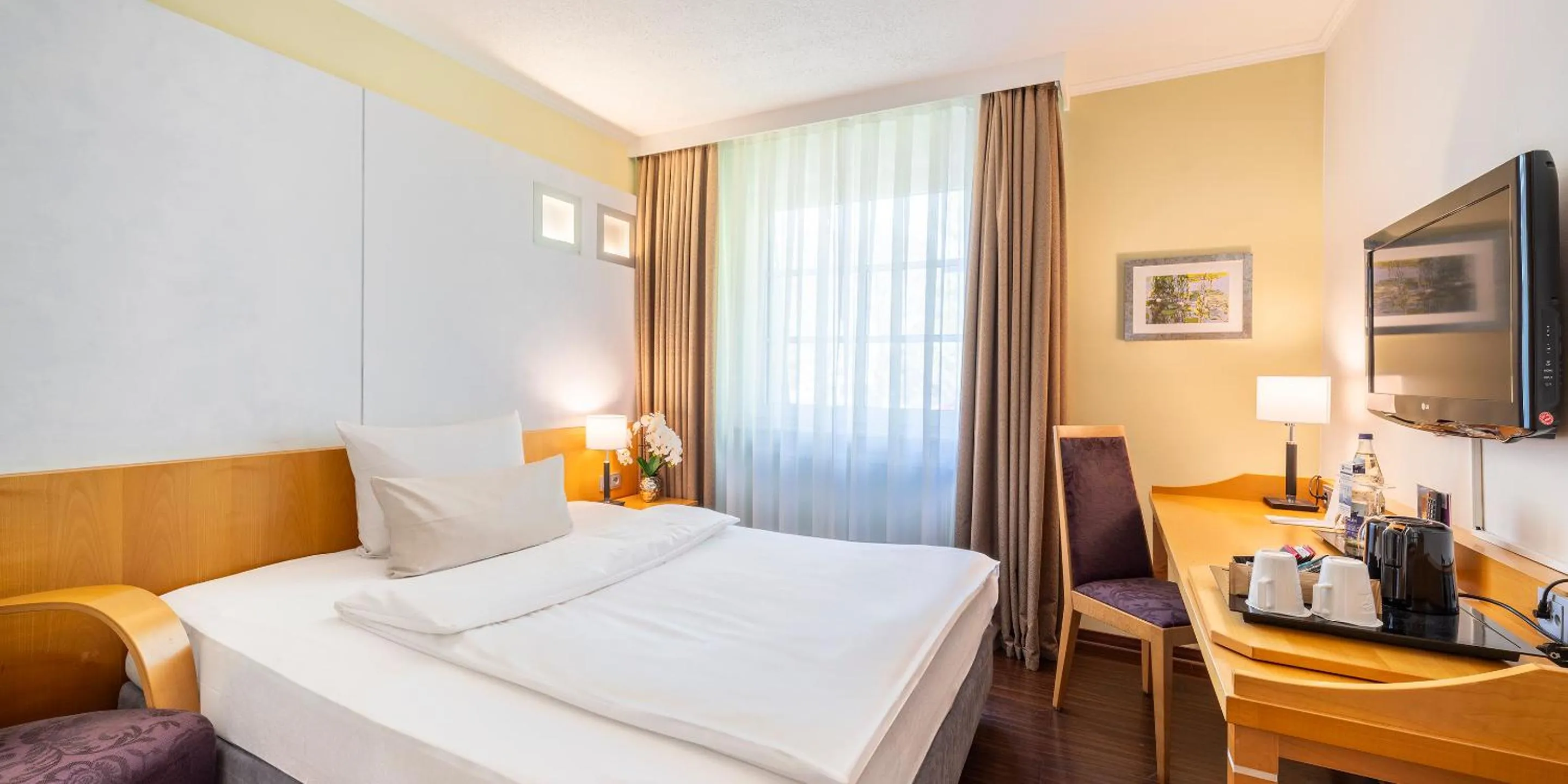 TV and multimedia, Bed in Best Western Hotel Schmoeker-Hof