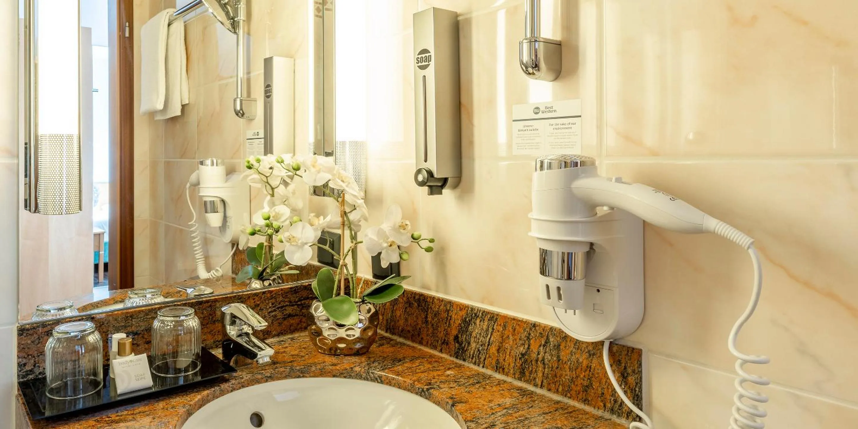 Bathroom in Best Western Hotel Schmoeker-Hof