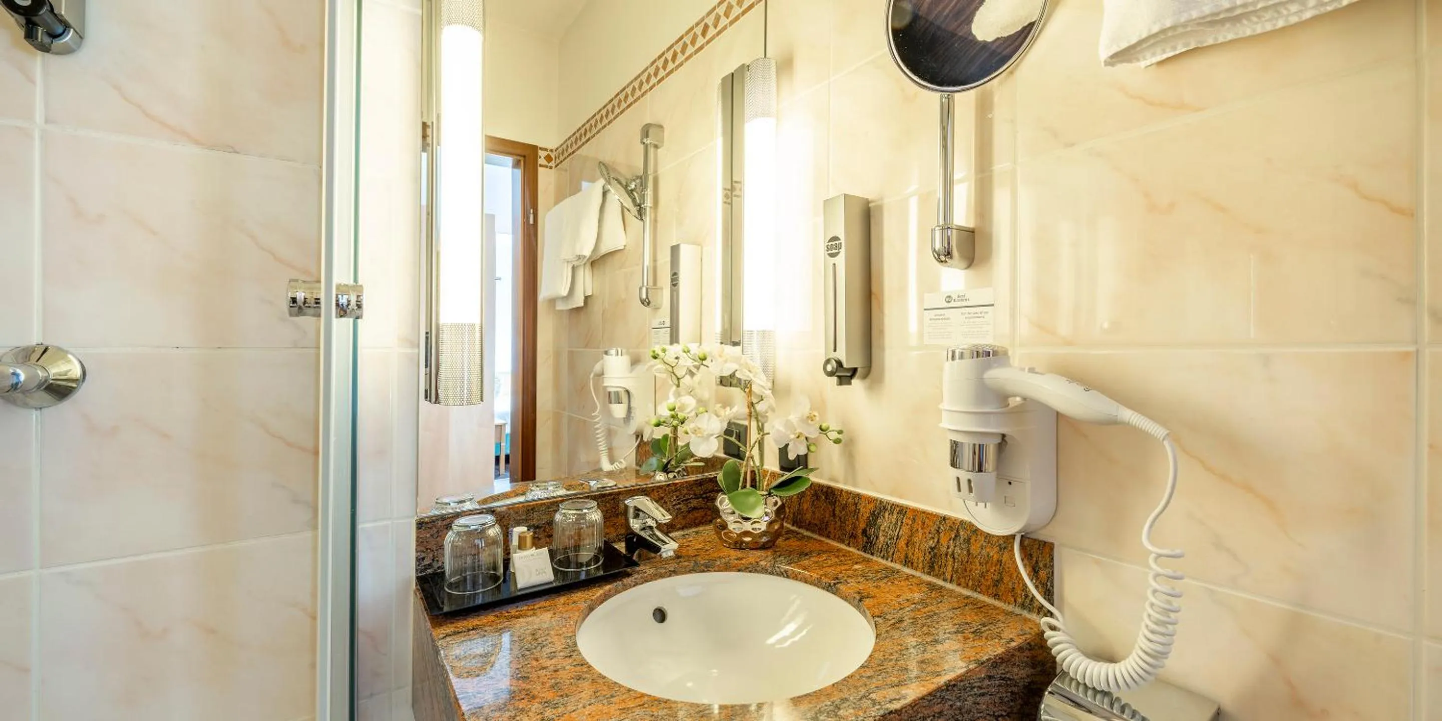 Bathroom in Best Western Hotel Schmoeker-Hof