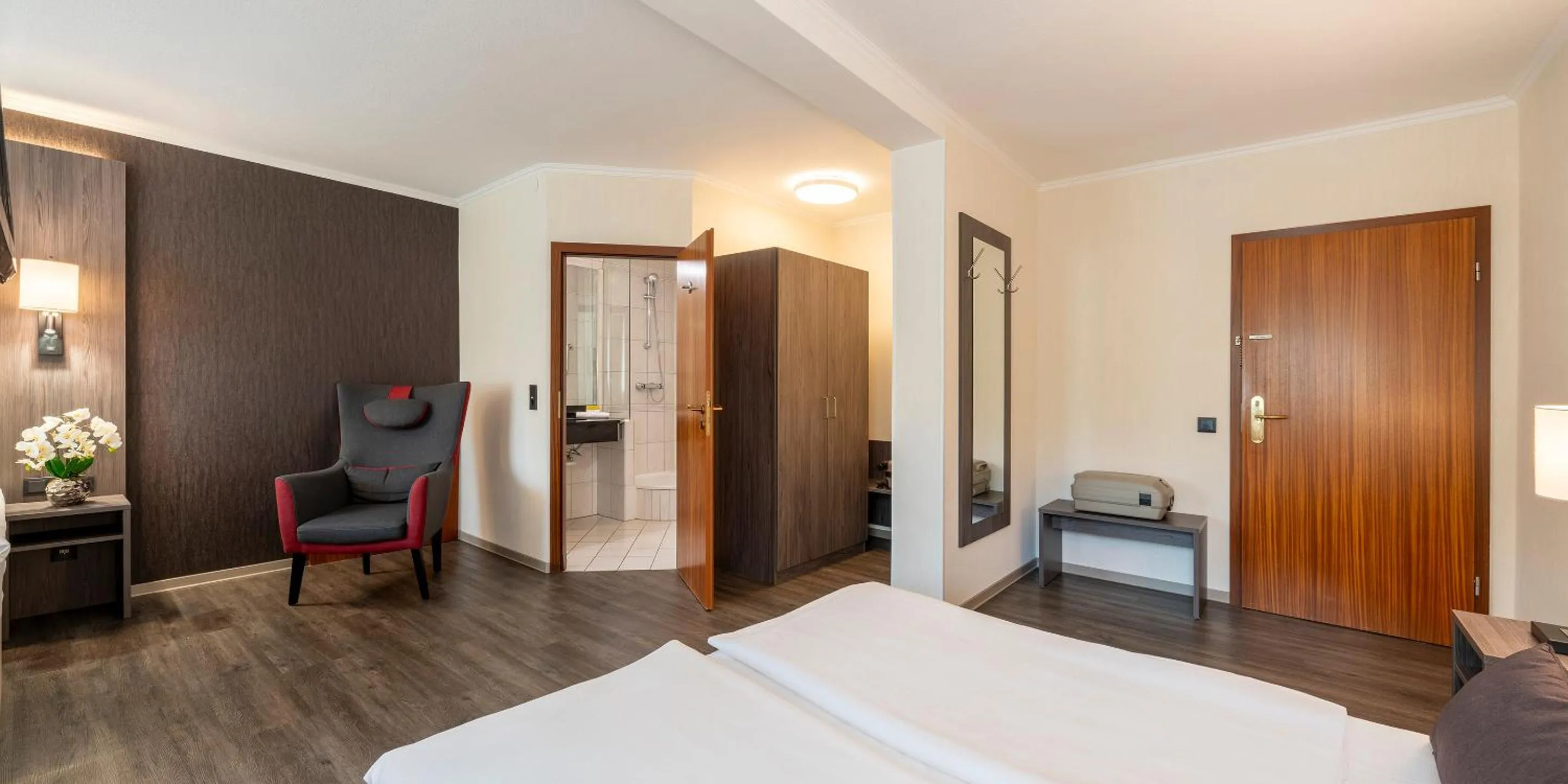 Photo of the whole room, Bed in Best Western Hotel Schmoeker-Hof