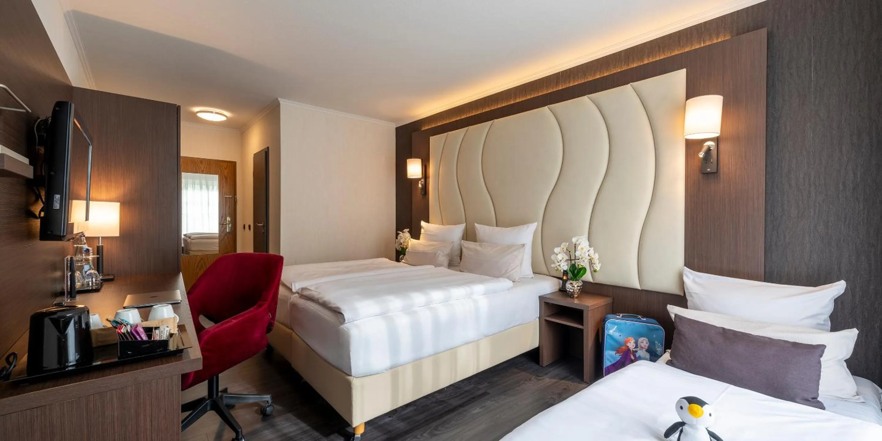 Photo of the whole room, Bed in Best Western Hotel Schmoeker-Hof