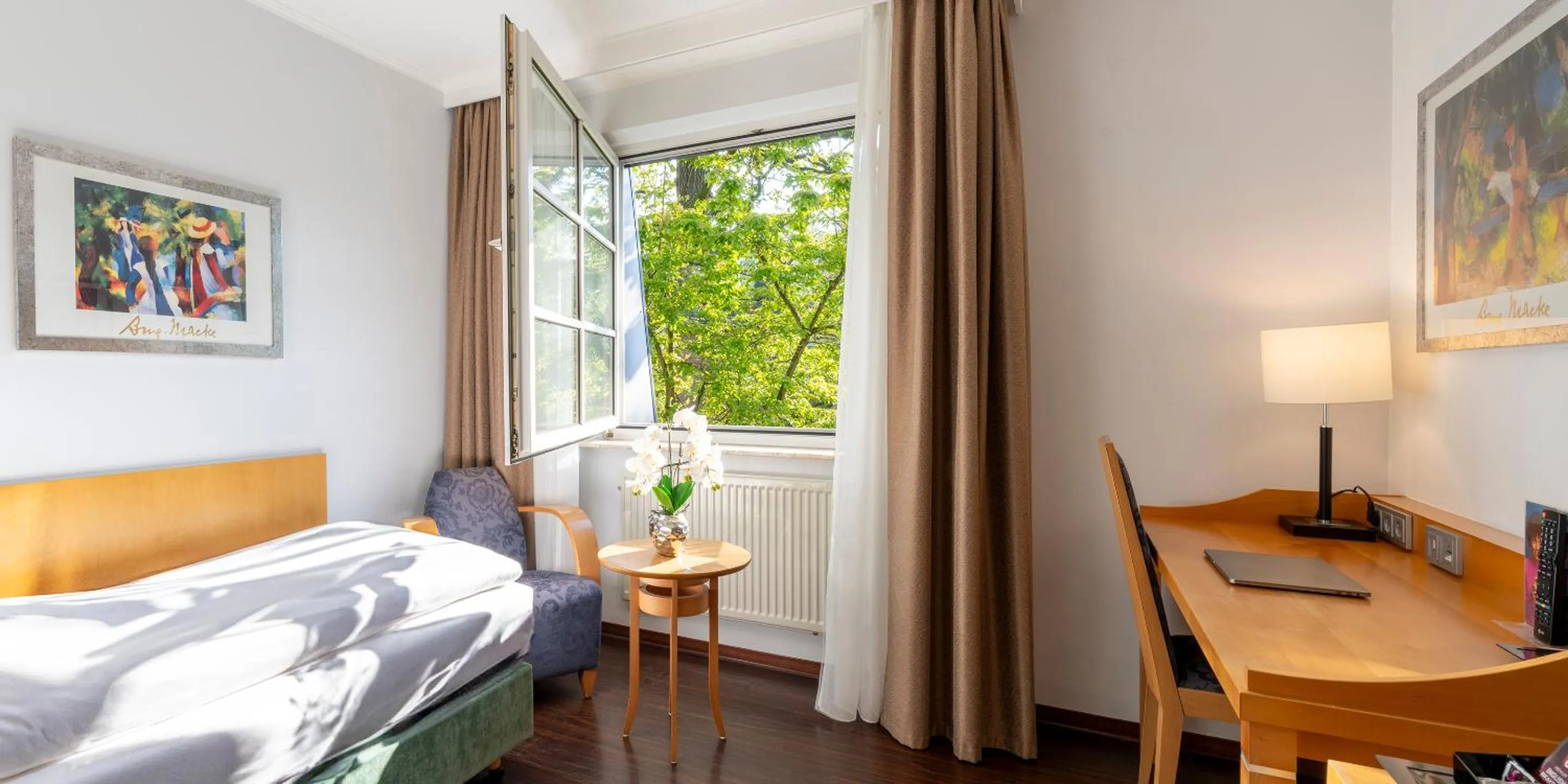 Bed in Best Western Hotel Schmoeker-Hof