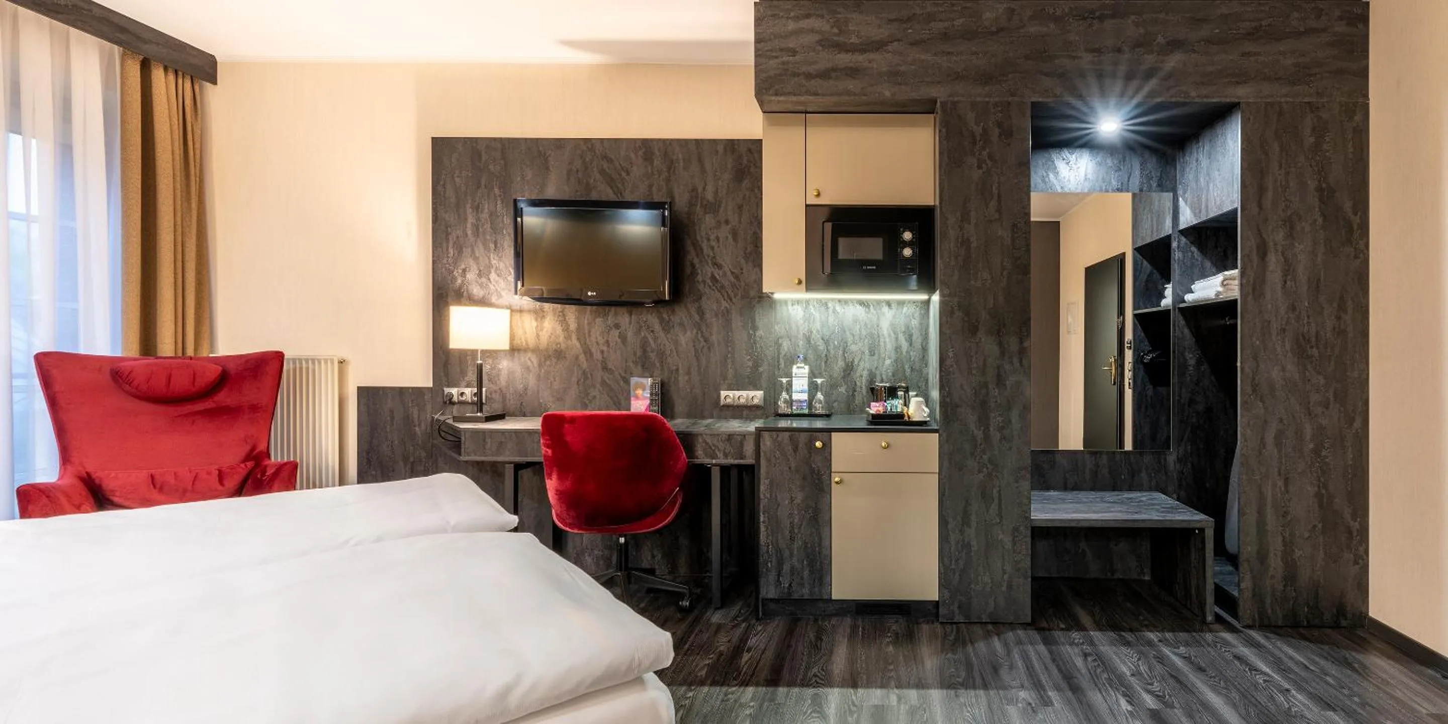 TV and multimedia, Bed in Best Western Hotel Schmoeker-Hof