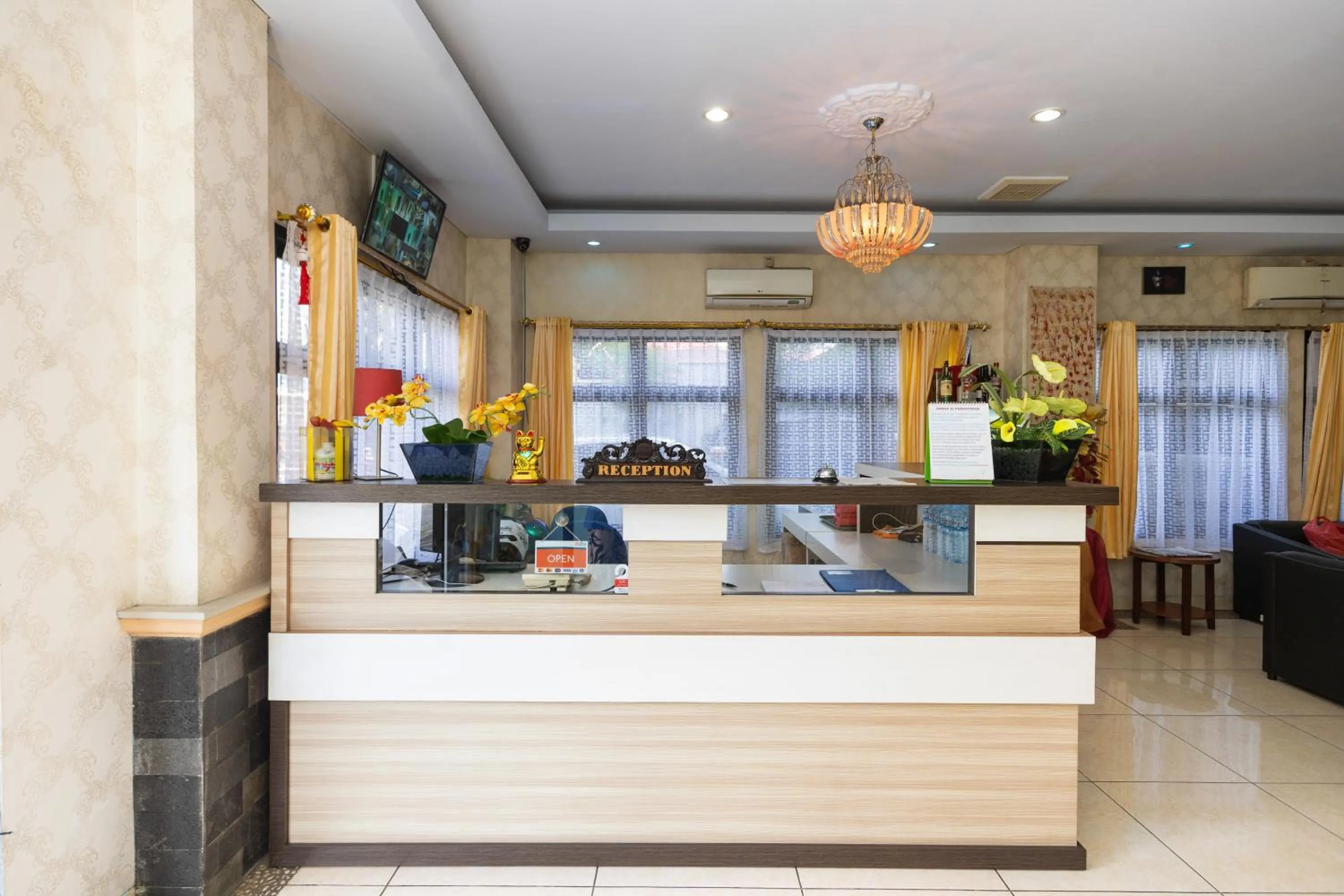Lobby or reception in RedDoorz Plus @ Jalan Pumorow Manado