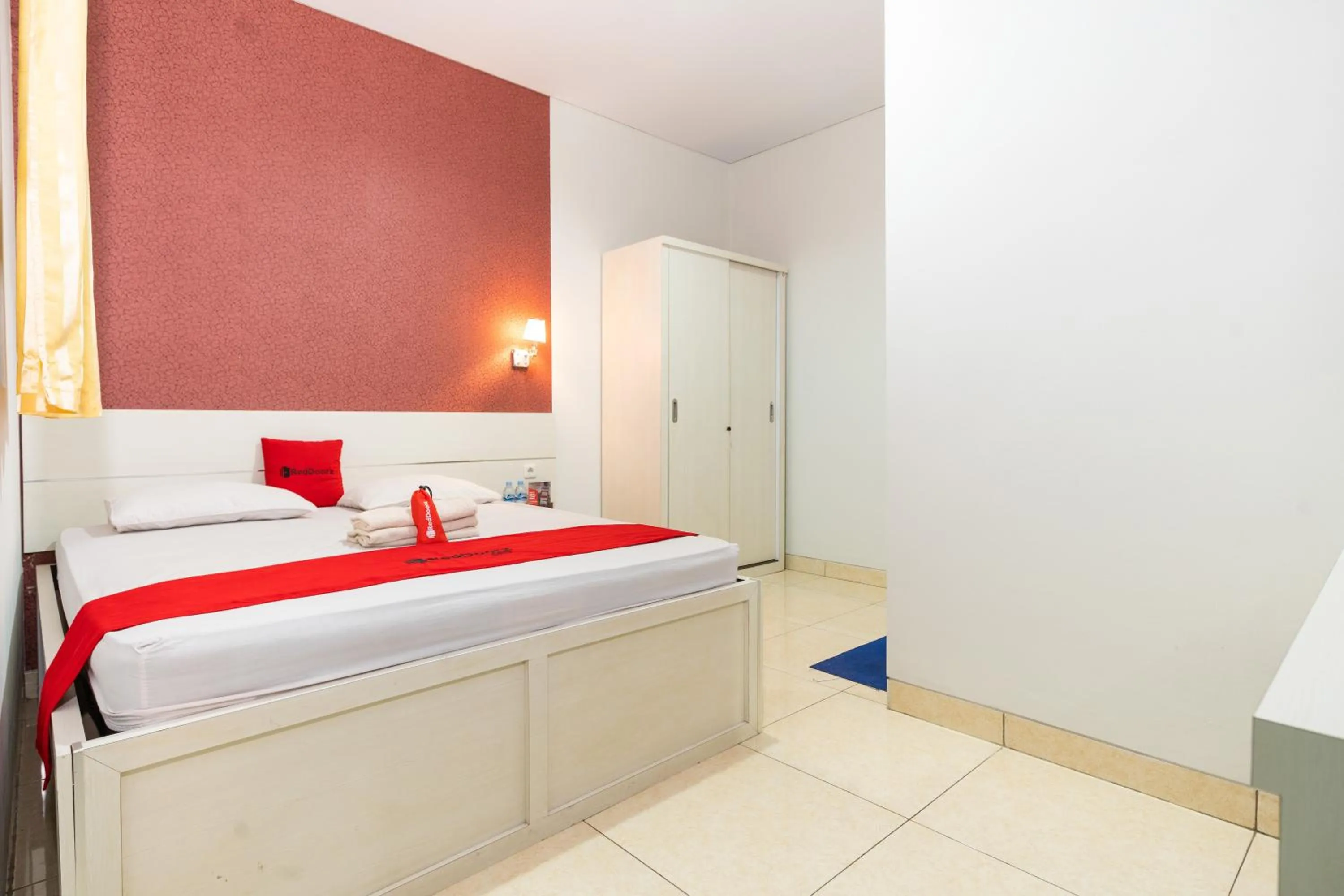 Bedroom, Bed in RedDoorz Plus @ Jalan Pumorow Manado