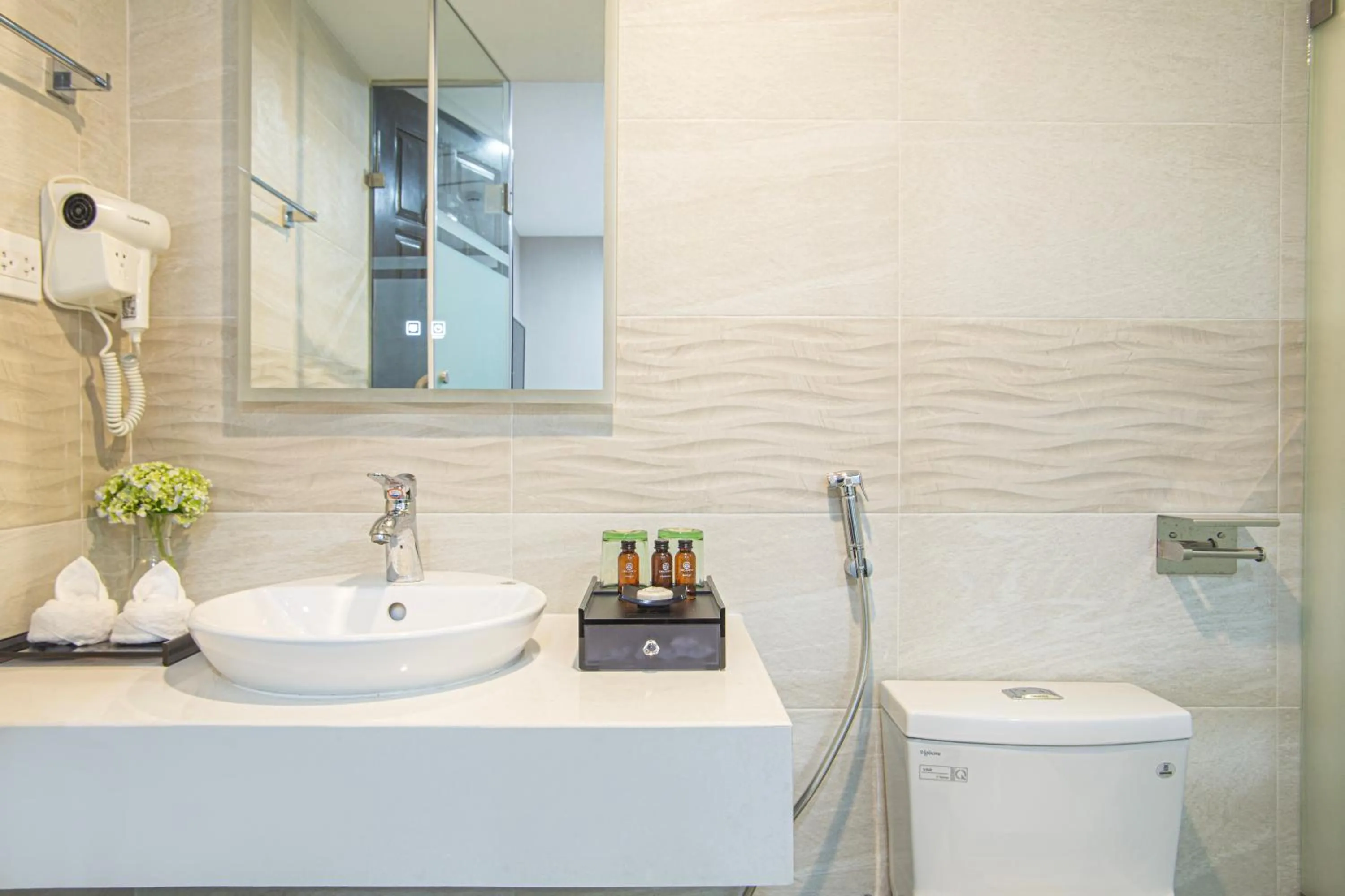 Shower in Bridge Lakeside Room For Rent Hanoi