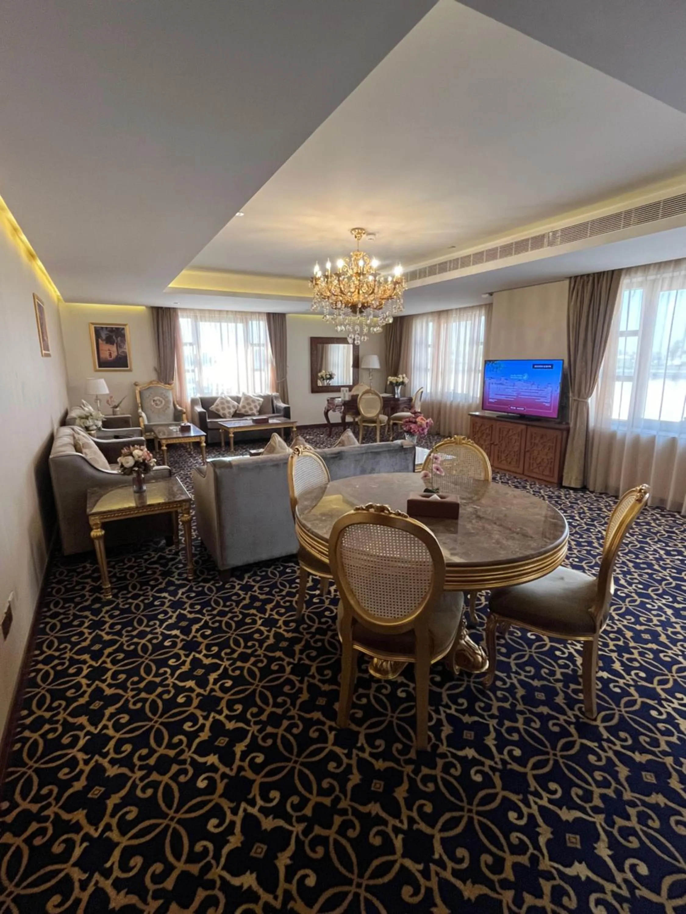 Communal lounge/ TV room in Al Rahden Hotel