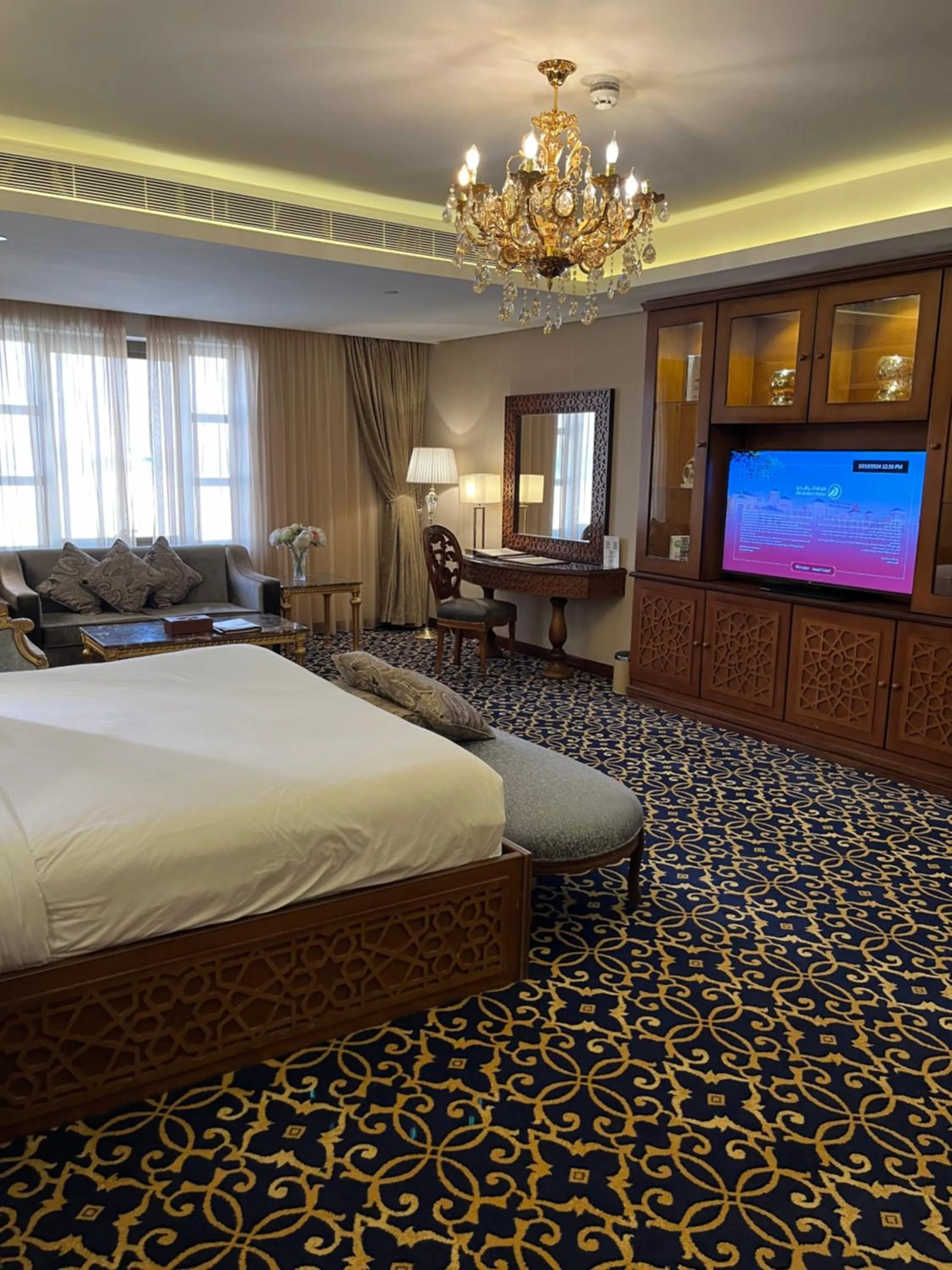 Communal lounge/ TV room, Bed in Al Rahden Hotel