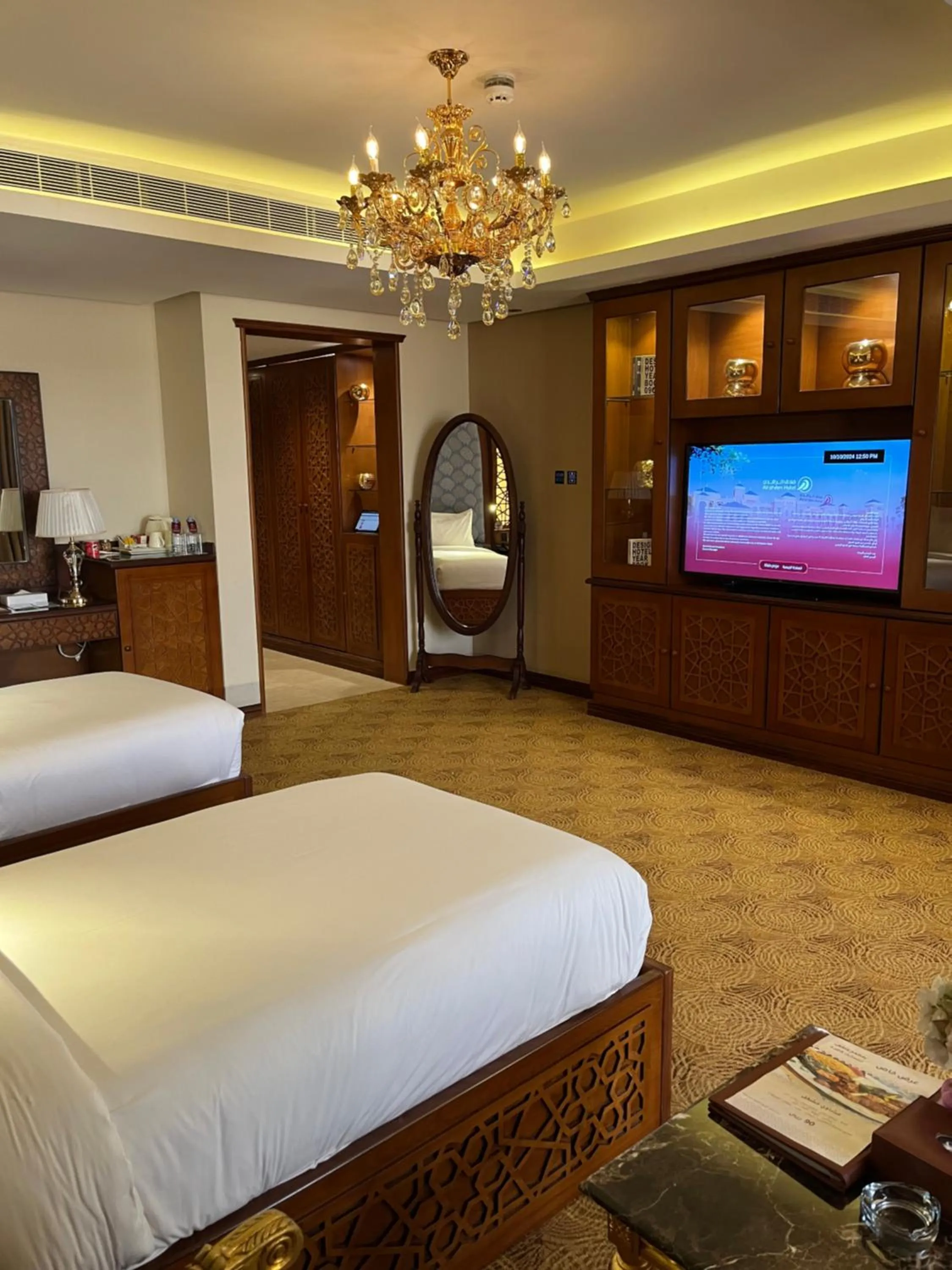 Communal lounge/ TV room, Bed in Al Rahden Hotel