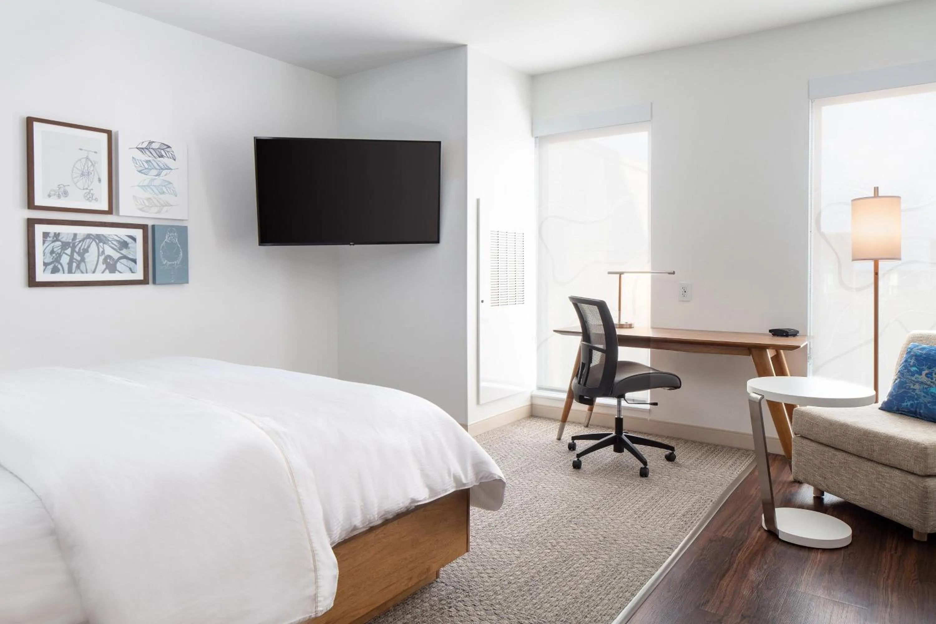 Photo of the whole room, Bed in Element Iowa City