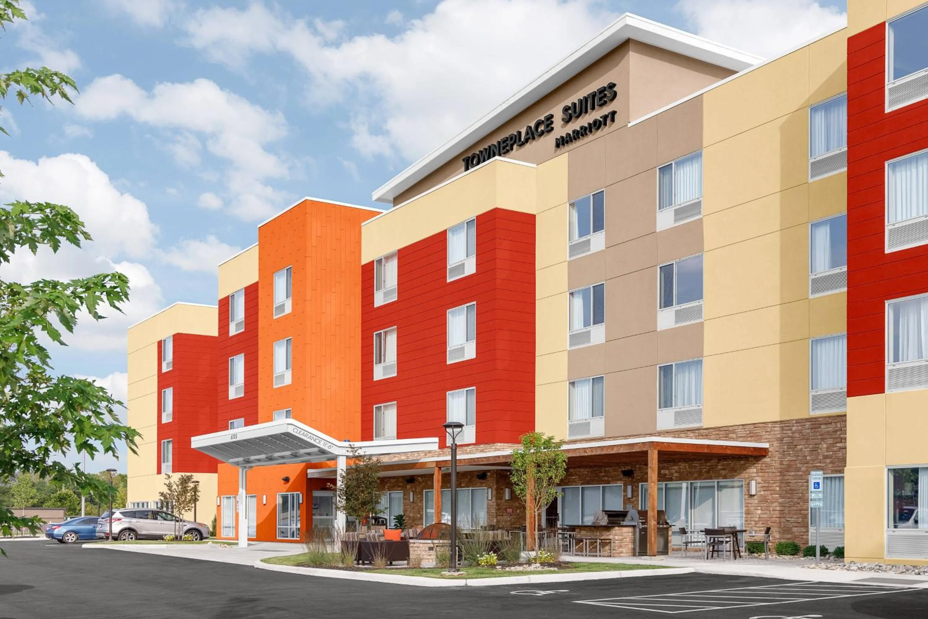 Property building in TownePlace Suites Cincinnati Fairfield