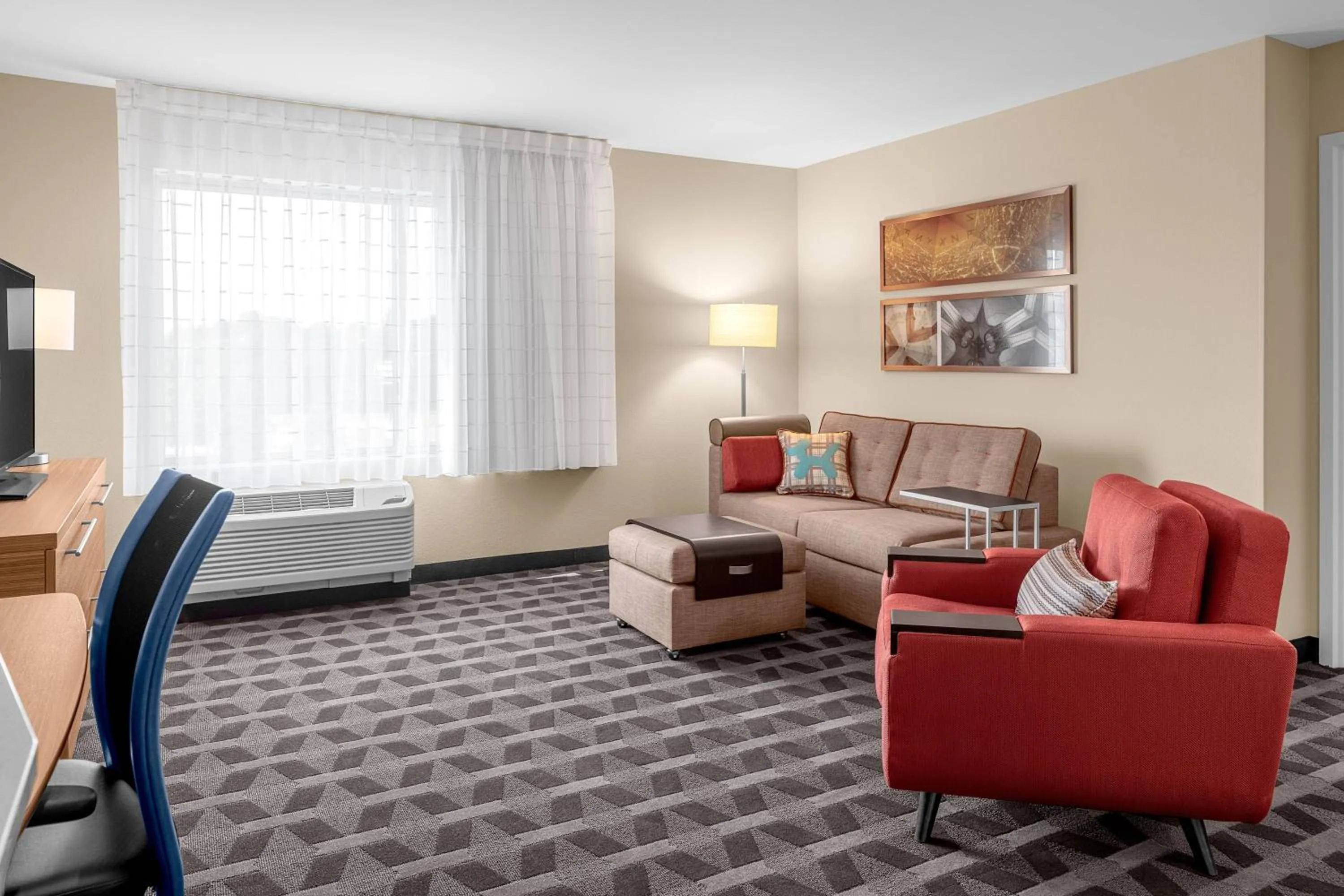 Living room in TownePlace Suites Cincinnati Fairfield