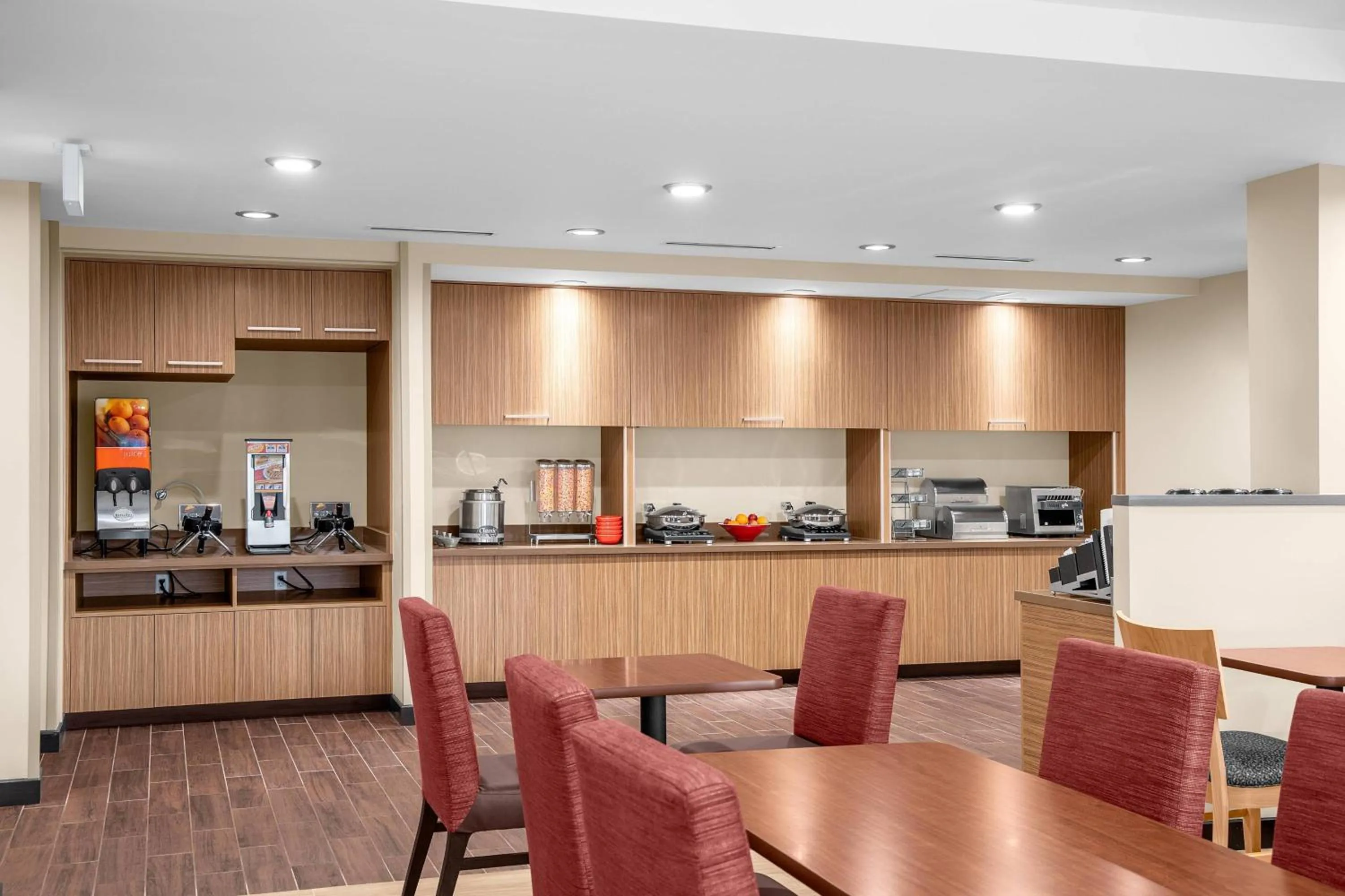 Restaurant/places to eat in TownePlace Suites Cincinnati Fairfield