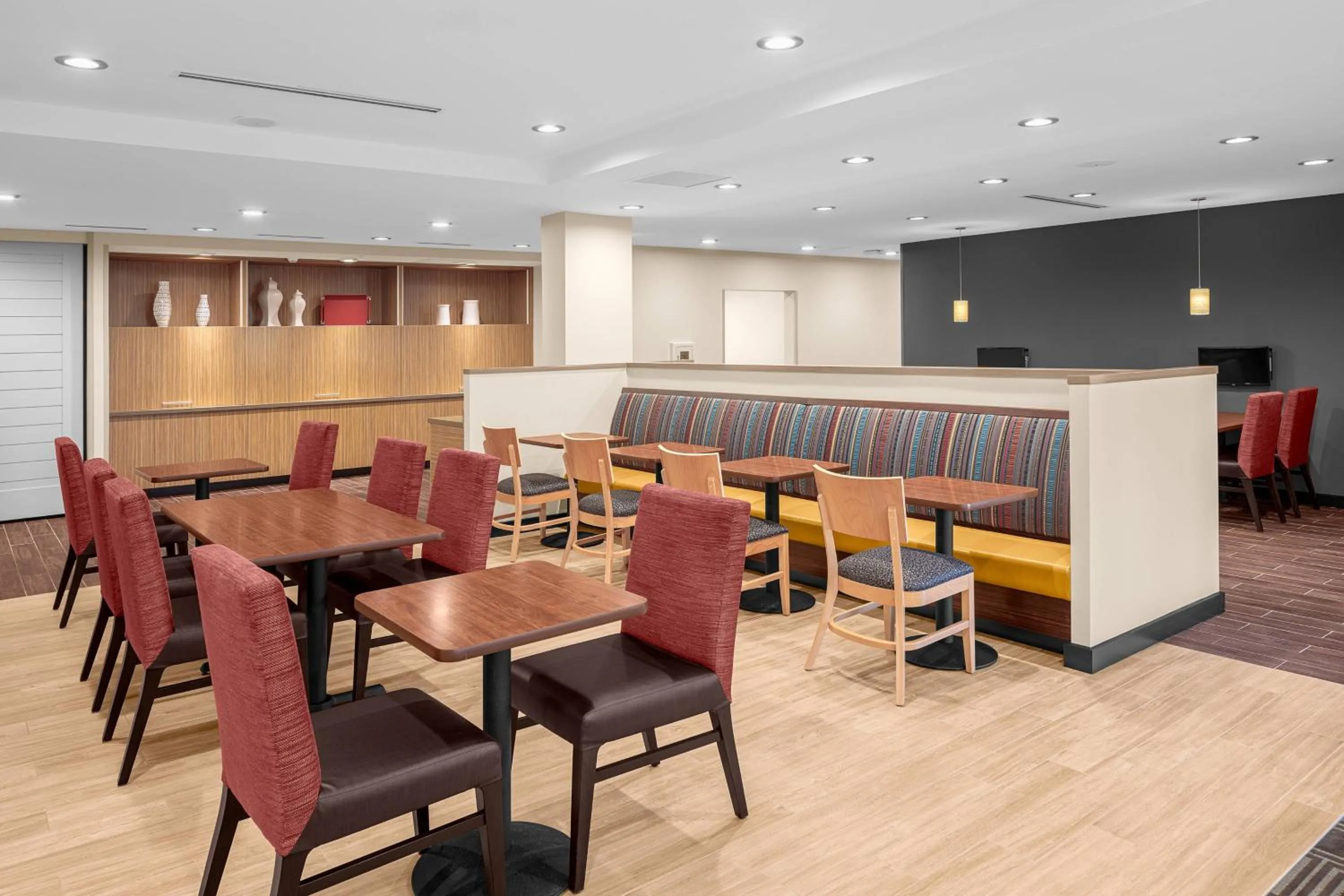 Restaurant/places to eat in TownePlace Suites Cincinnati Fairfield