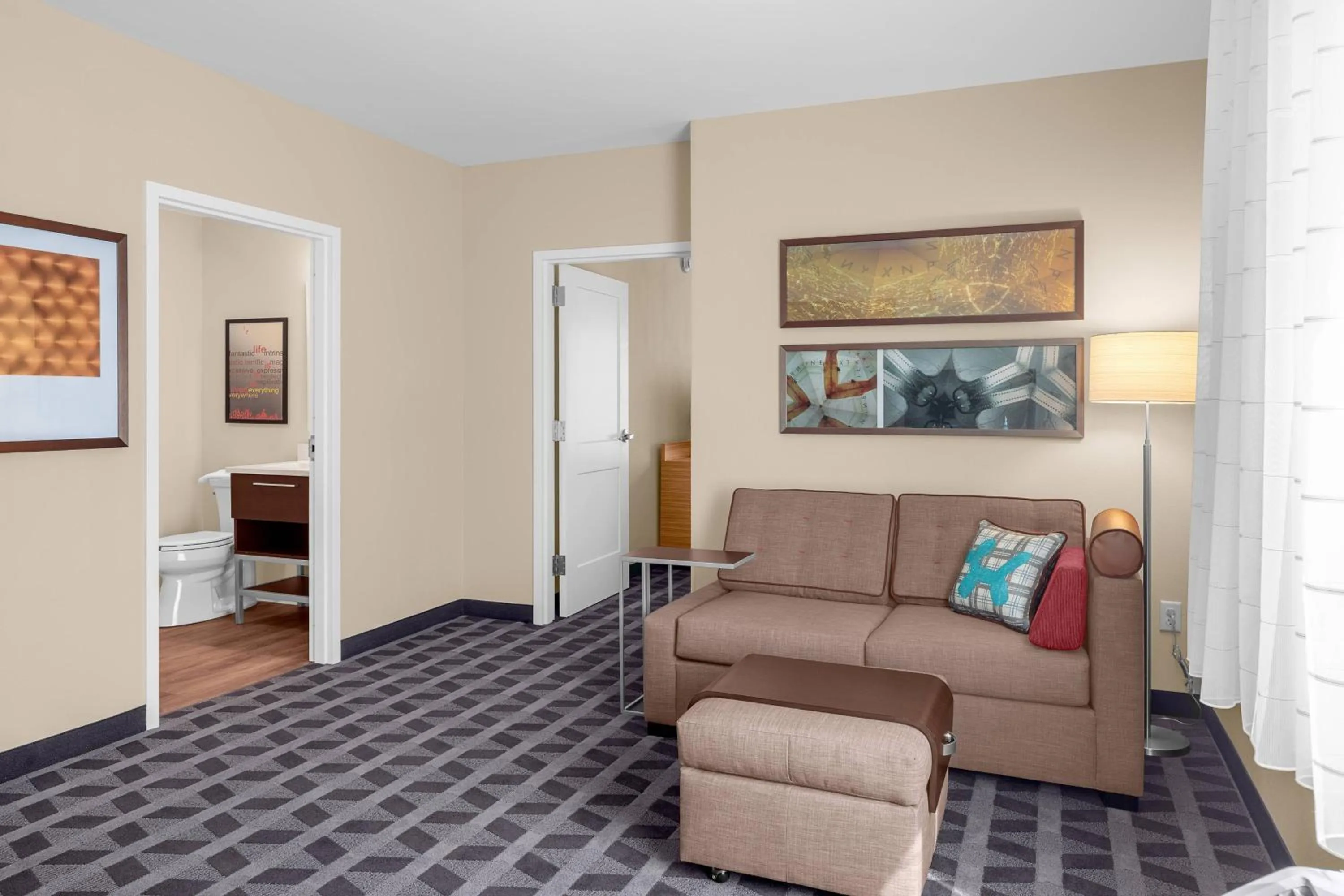 Living room in TownePlace Suites Cincinnati Fairfield