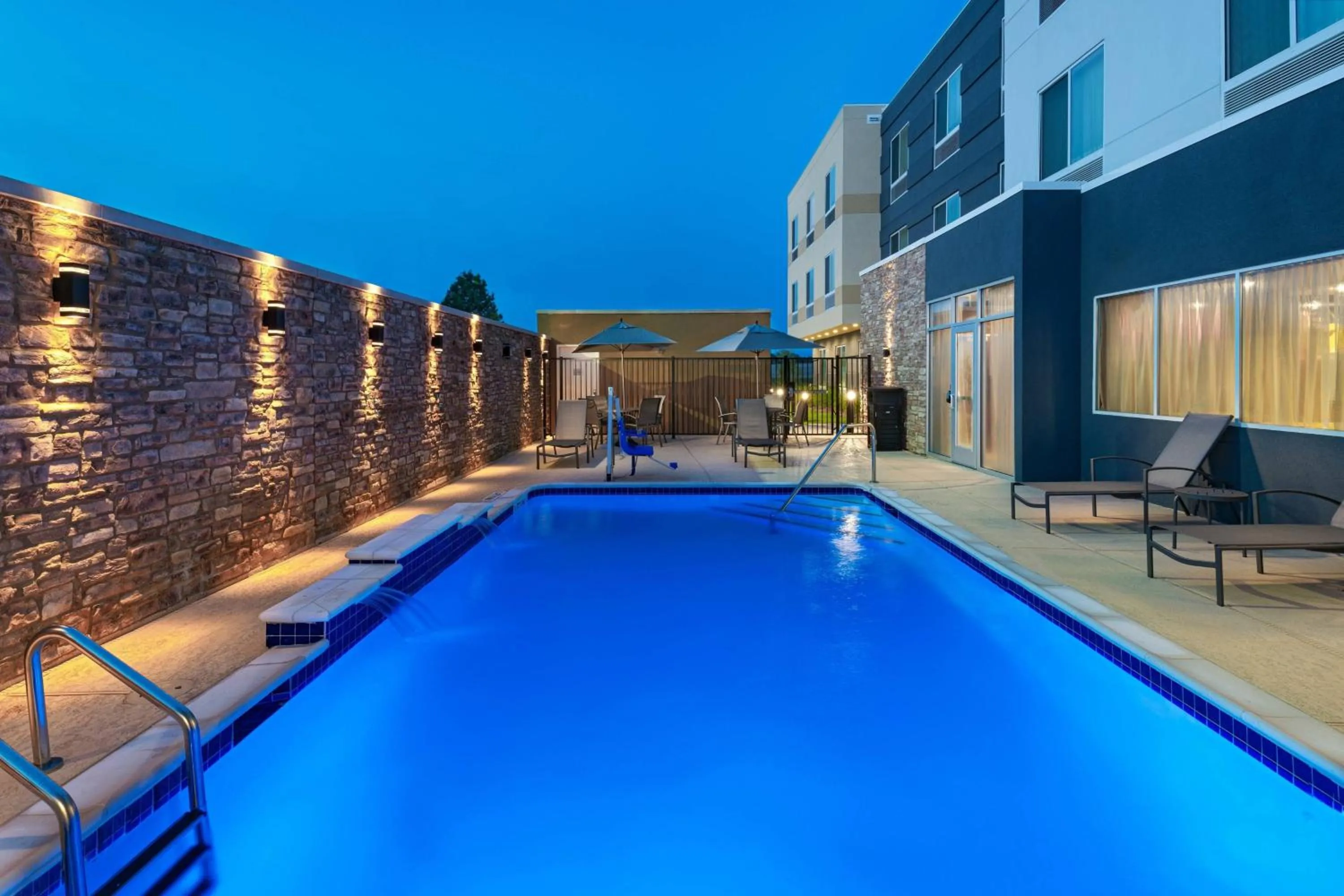 Swimming pool in Fairfield Inn & Suites Houston Richmond