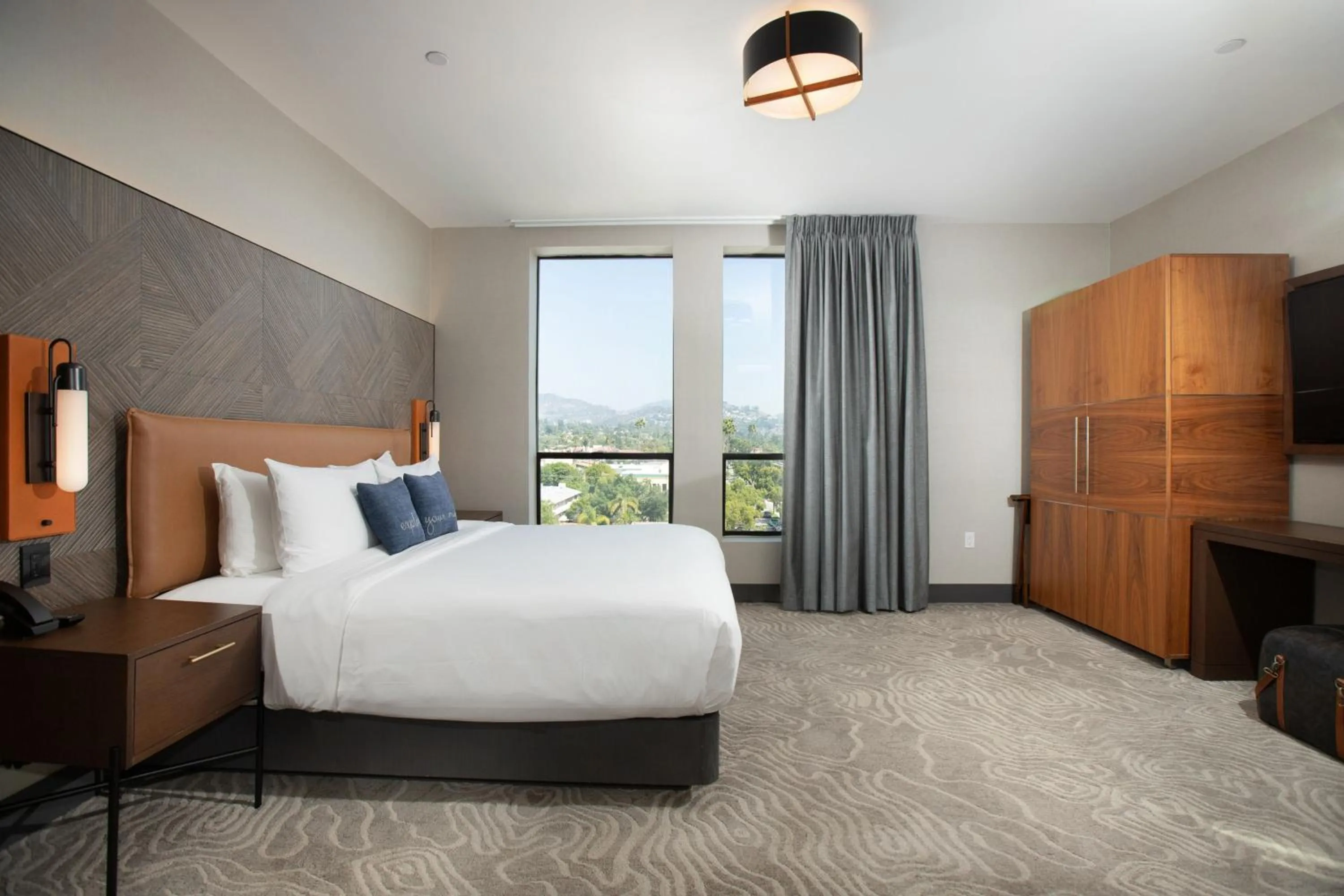 Bedroom, Bed in The Glenmark, Glendale, a Tribute Portfolio Hotel