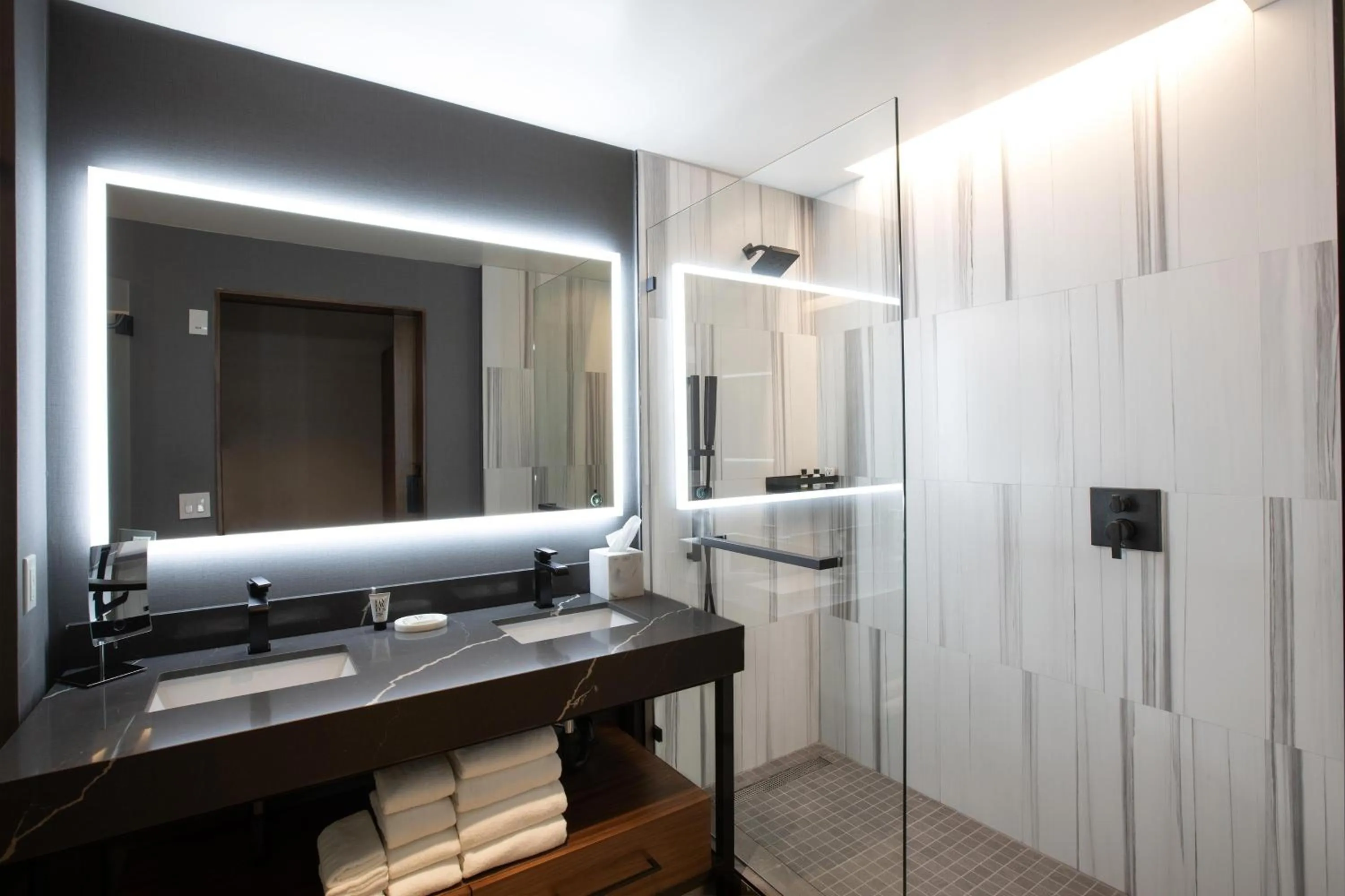 Bathroom in The Glenmark, Glendale, a Tribute Portfolio Hotel