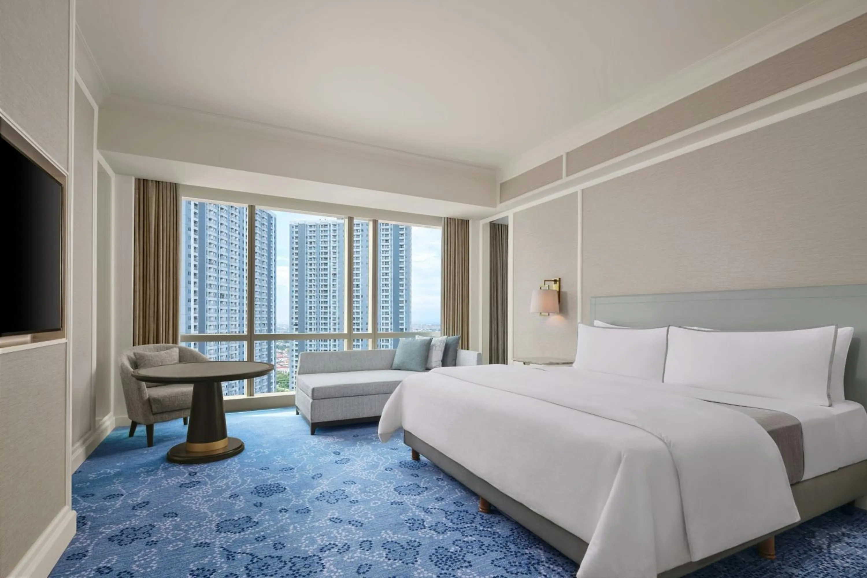 Photo of the whole room, Bed in The Westin Surabaya