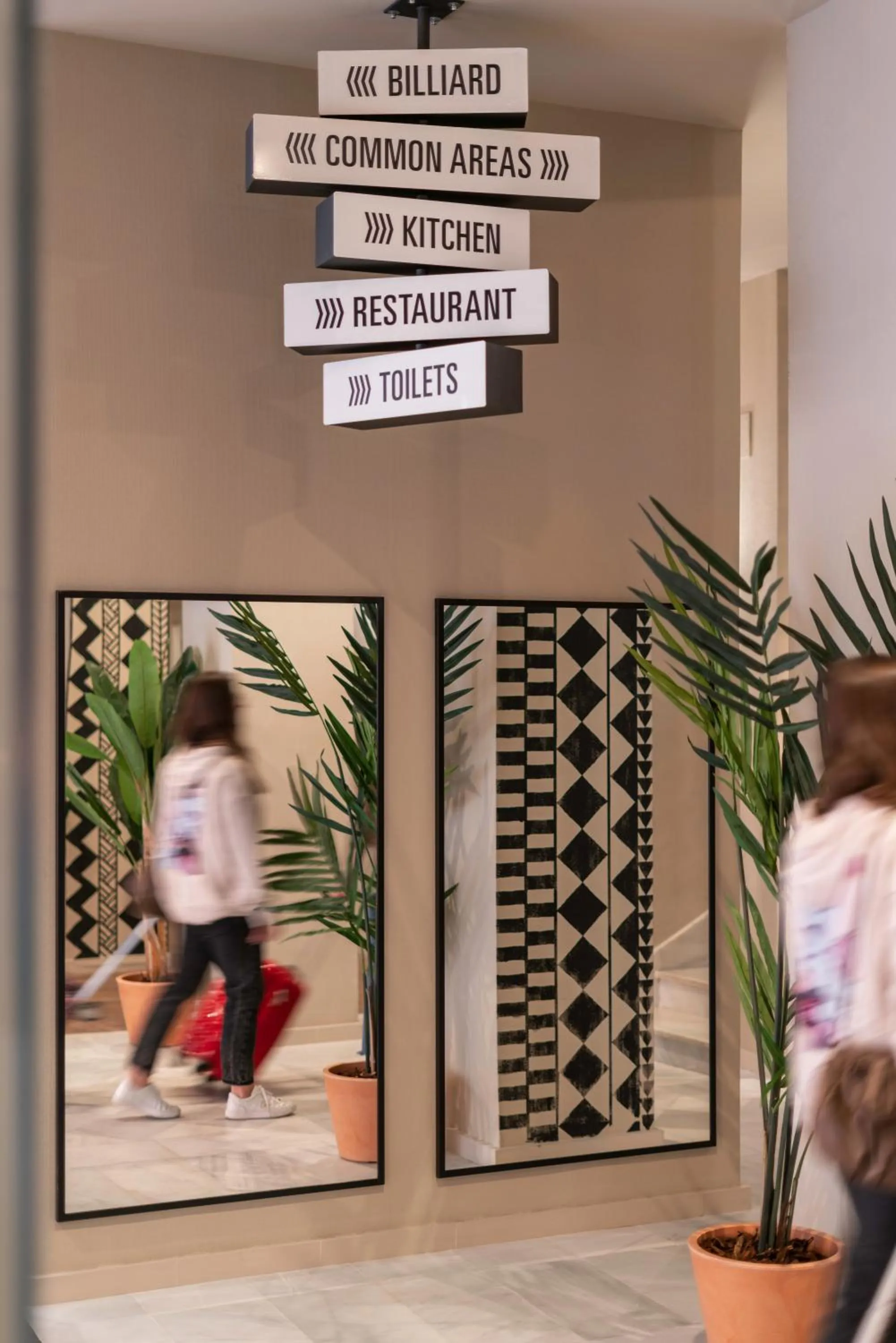 Text overlay in Toc Hostel Granada