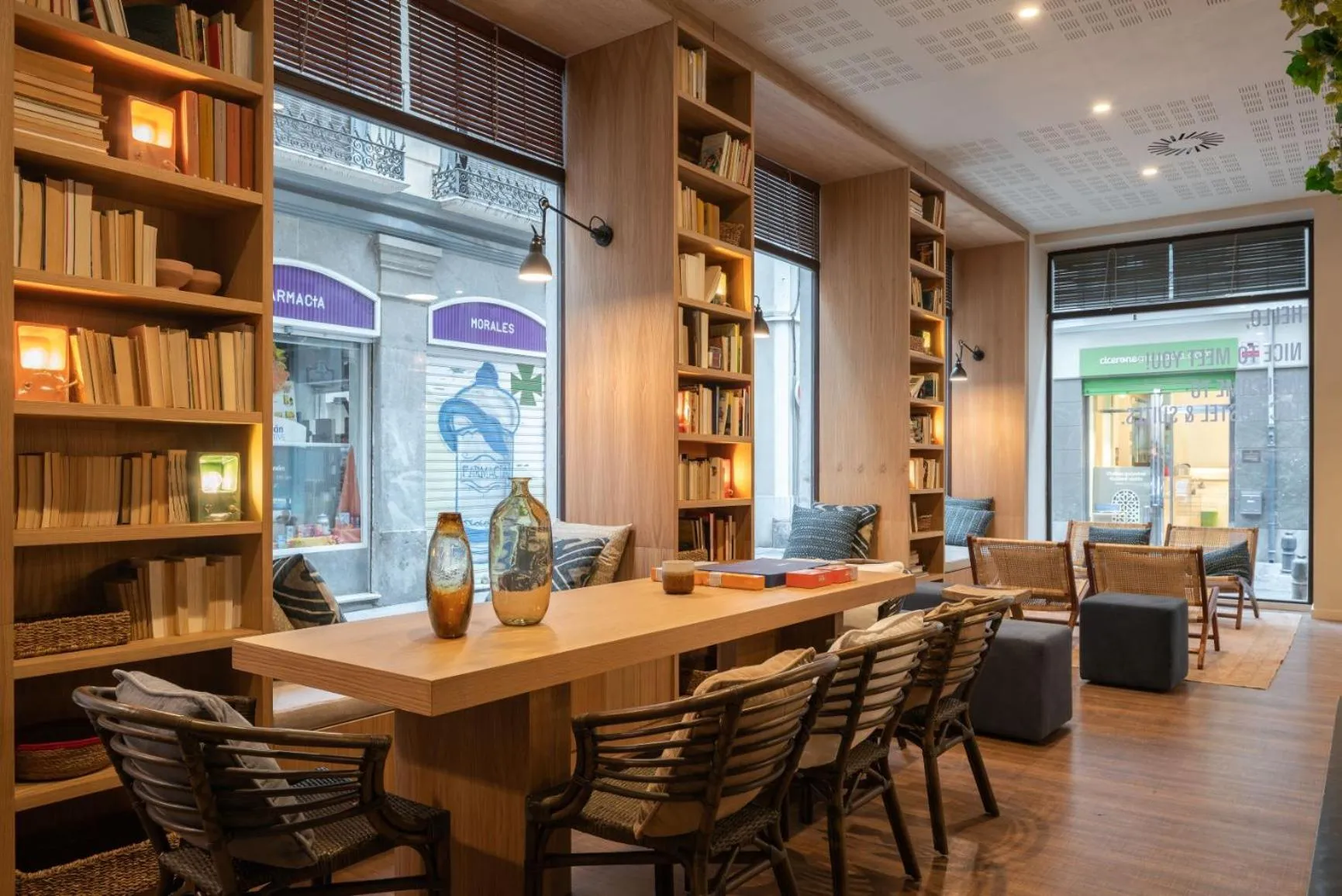 Communal lounge/ TV room in Toc Hostel Granada