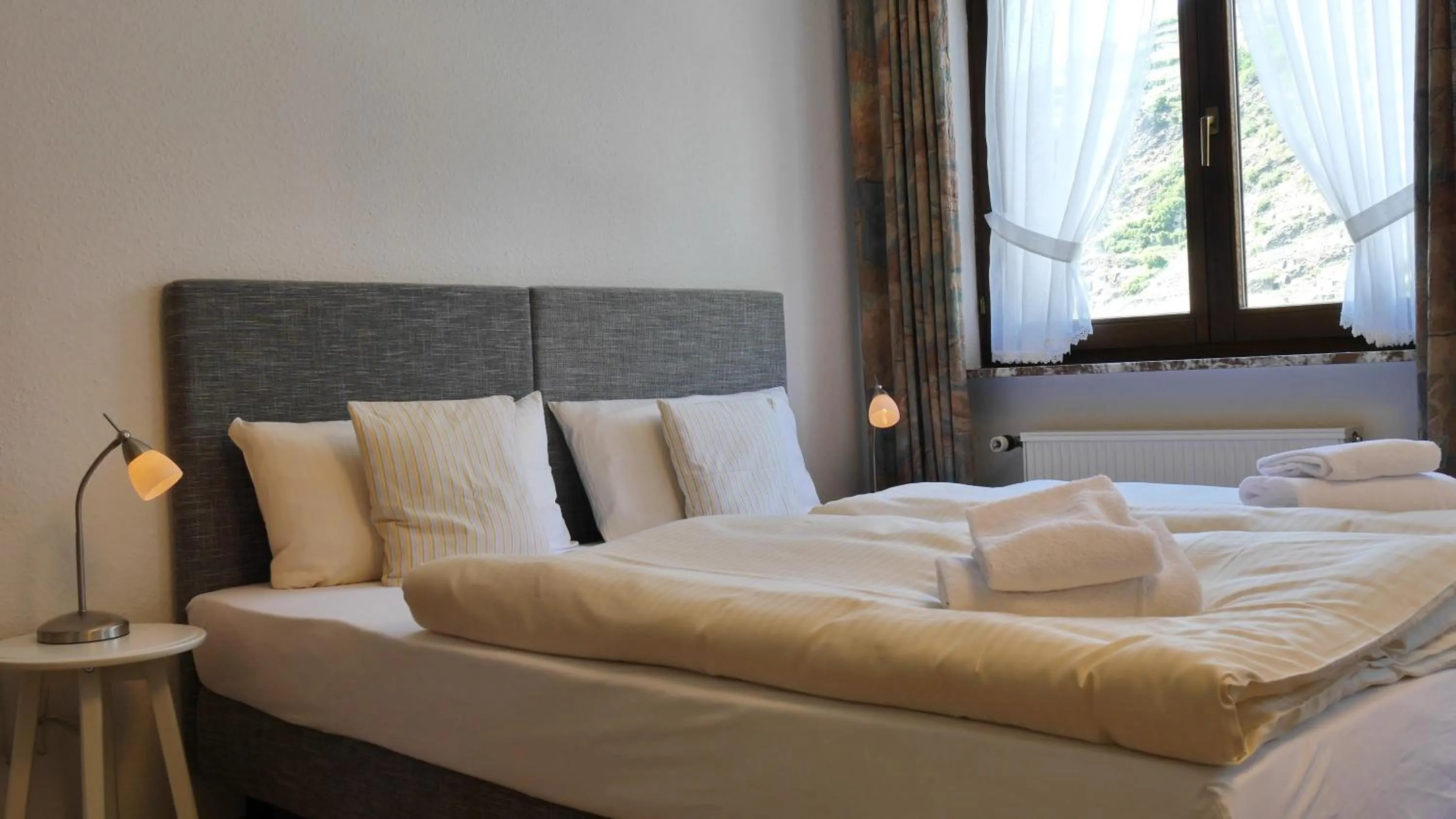 Bedroom, Bed in Hotel-garni-Kachelburg