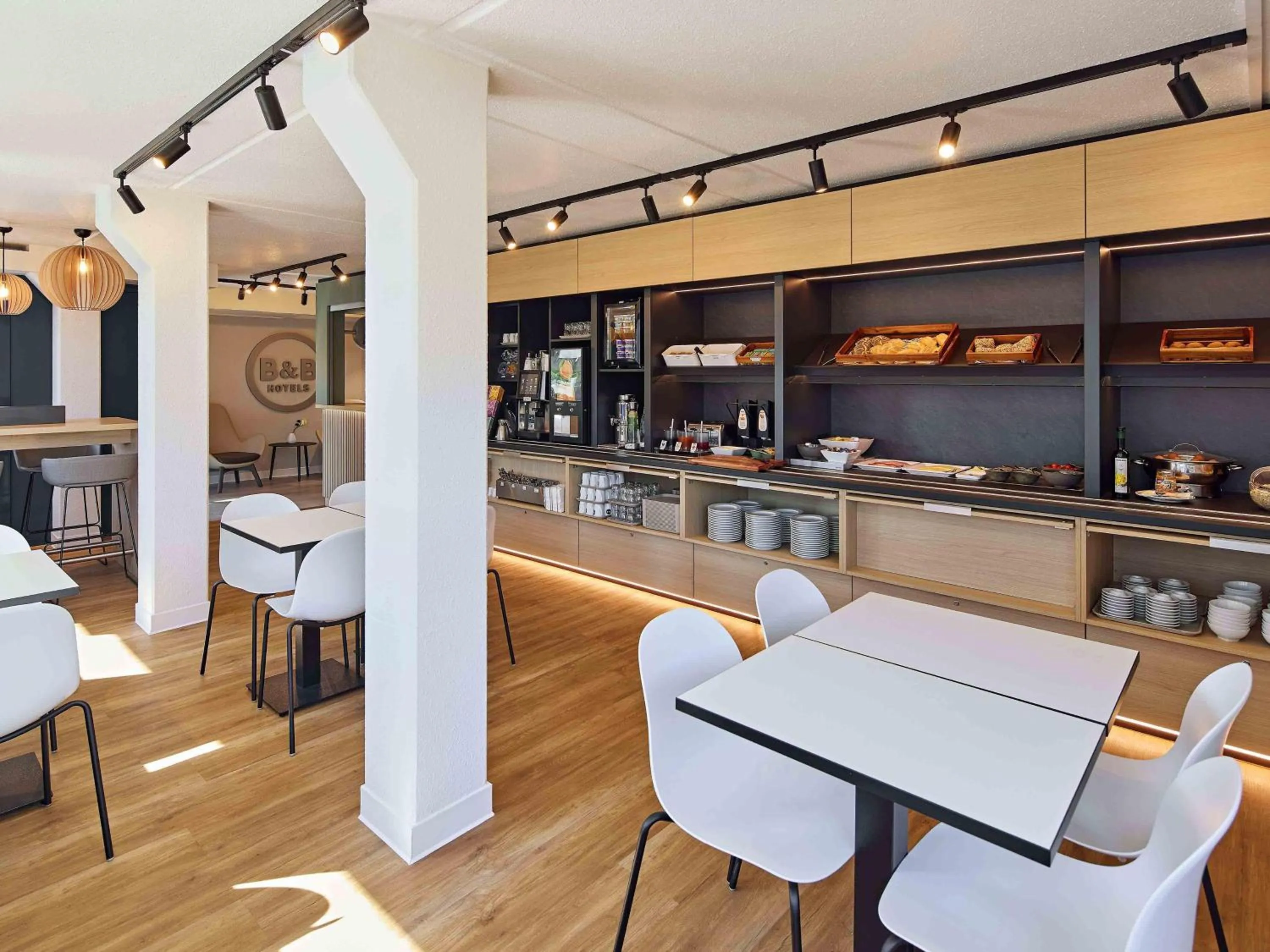 Lounge or bar in B&B HOTEL Köln-Marsdorf