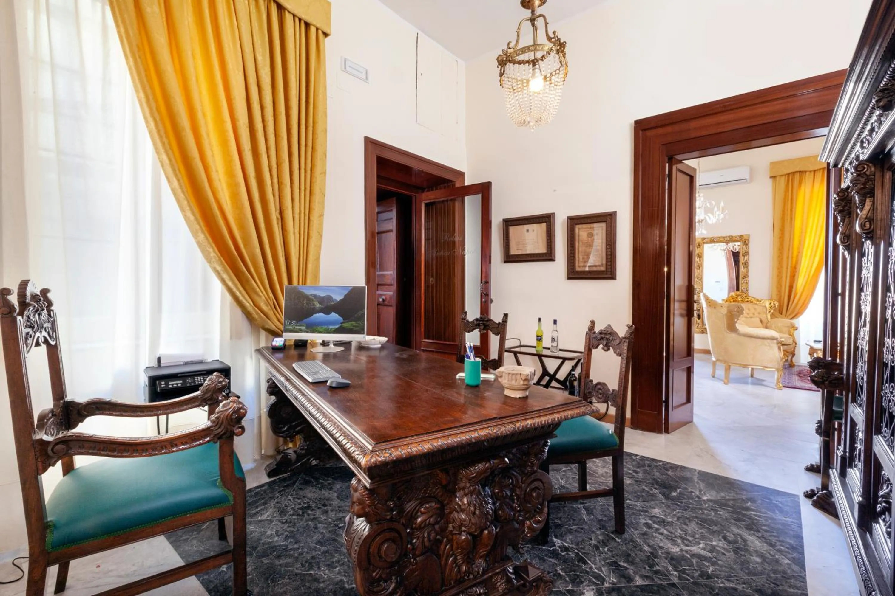 Lobby or reception in Relais Antica Napoli